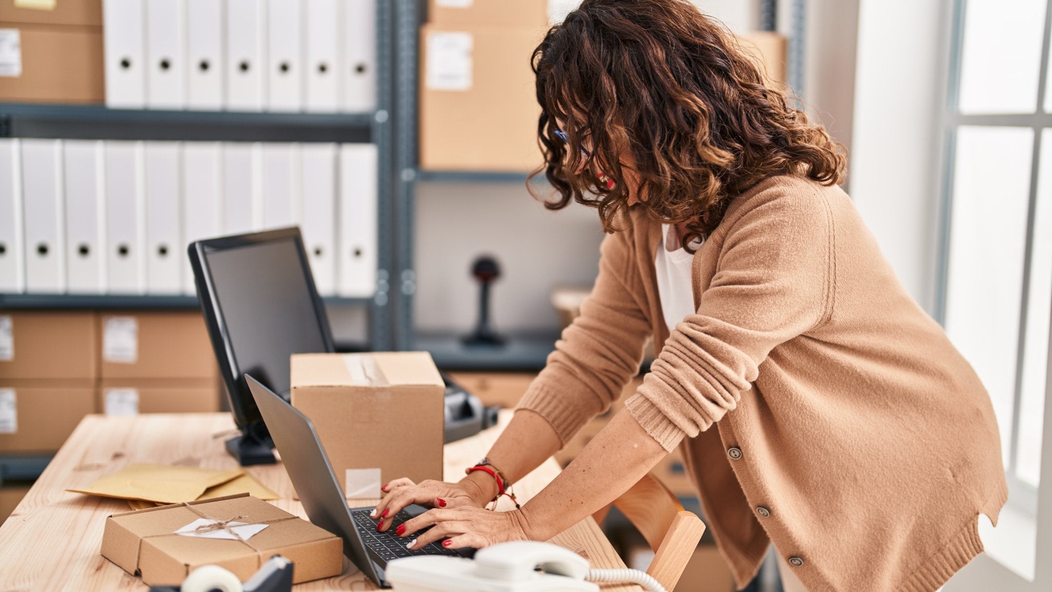What is Drop Shipping: How it Works in the Jewelry Industry - HarperCrown