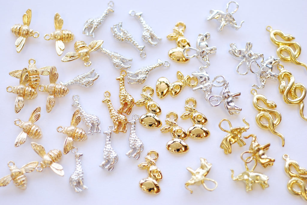 Wholesale Charms - Bumble Bee Charm - 16k Gold Plated over Puffy 3D Queen Bee  Honeybee Insect Buzzing Honey Boho Pendant HarperCrown Wholesale Charms B185