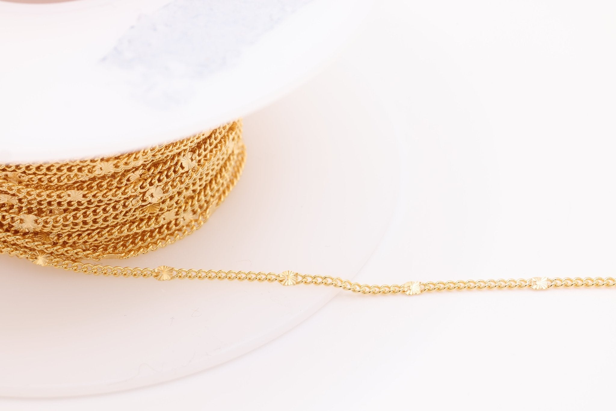 1.5mm Starburst Curb Chain, 14/20 Gold - Filled, Wholesale, Pay Per Foot Jewelry Making Chain - HarperCrown