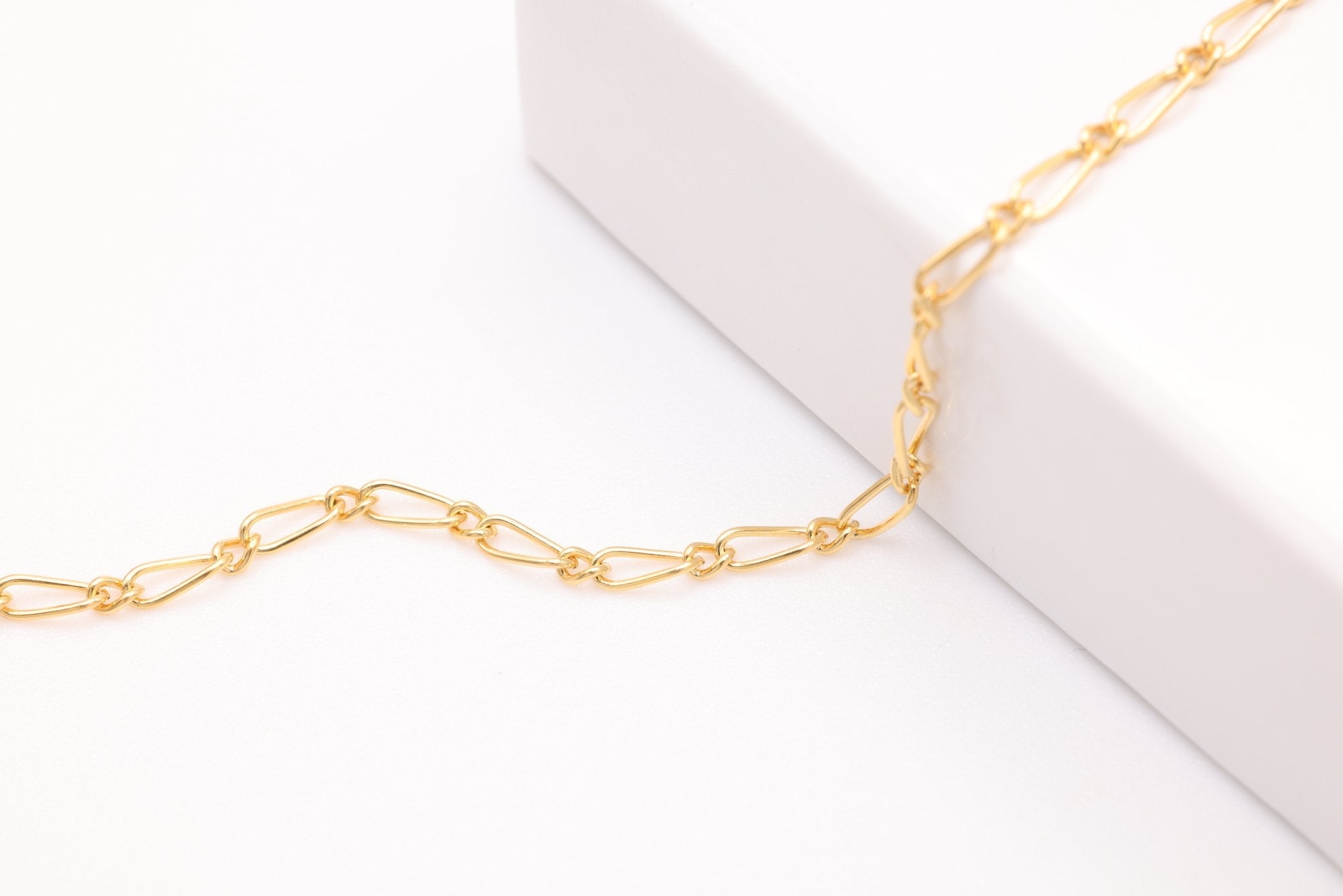 1.5mm x 4mm Figaro Chain, Gold - Filled, Bulk DIY Spool Pay Per Foot Jewelry Making Chain - HarperCrown