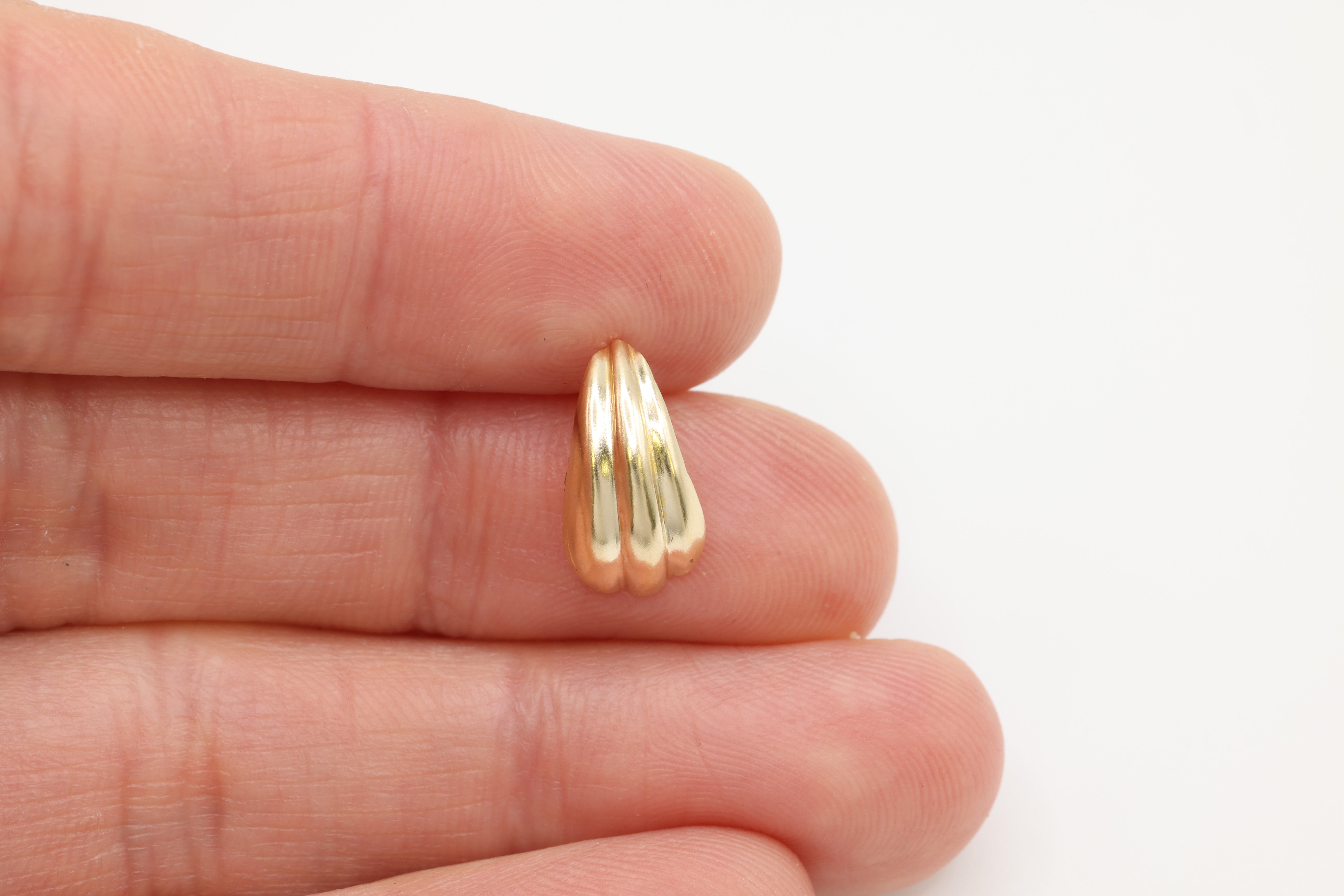 Ribbed Teardrop Earring, 14/20 Gold-Filled, 13mm x 8mm, Wholesale, Shell Fluted Tear Drop Wholesale Jewelry Earrings