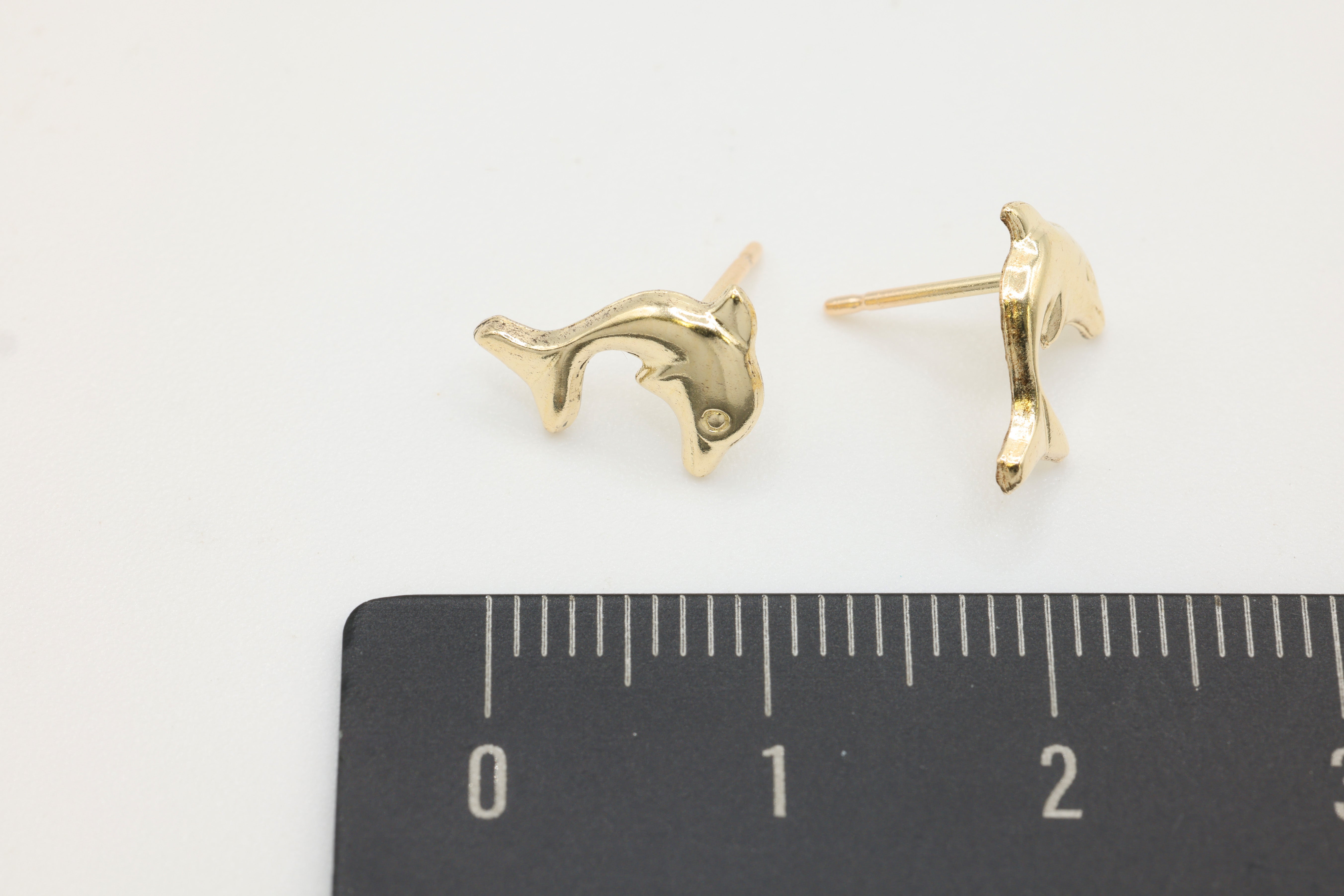 Dolphin Stud Earring, 14/20 Gold-Filled, 10mm x 8mm, Wholesale, Sealife Dainty Minimalist Jewelry Earrings