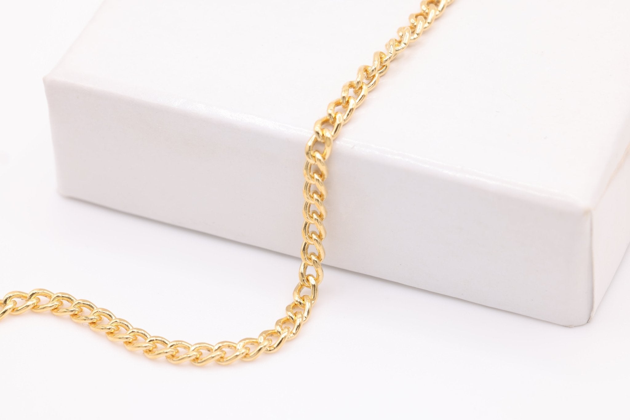 2.3mm Curb Flat Chain, 14/20 Gold - Filled, Wholesale, Pay Per Inch, Jewelry Making Chain - HarperCrown