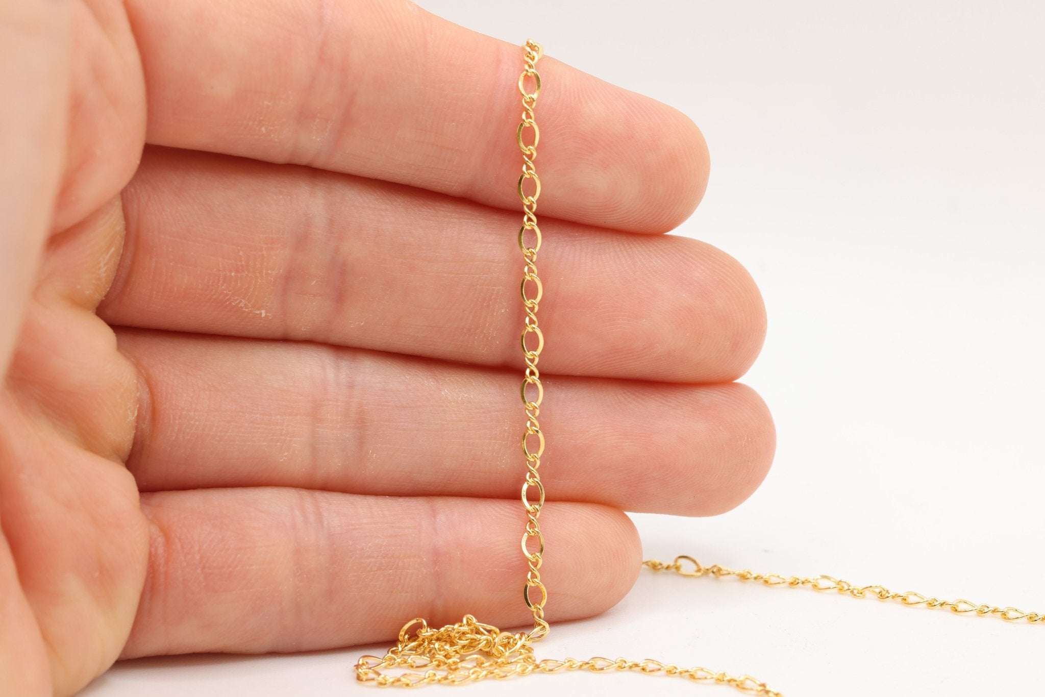 2.4mm Figure Eight Chain, 14/20 Gold-Filled, Wholesale, Pay Per Foot, Jewelry Making Chain - HarperCrown