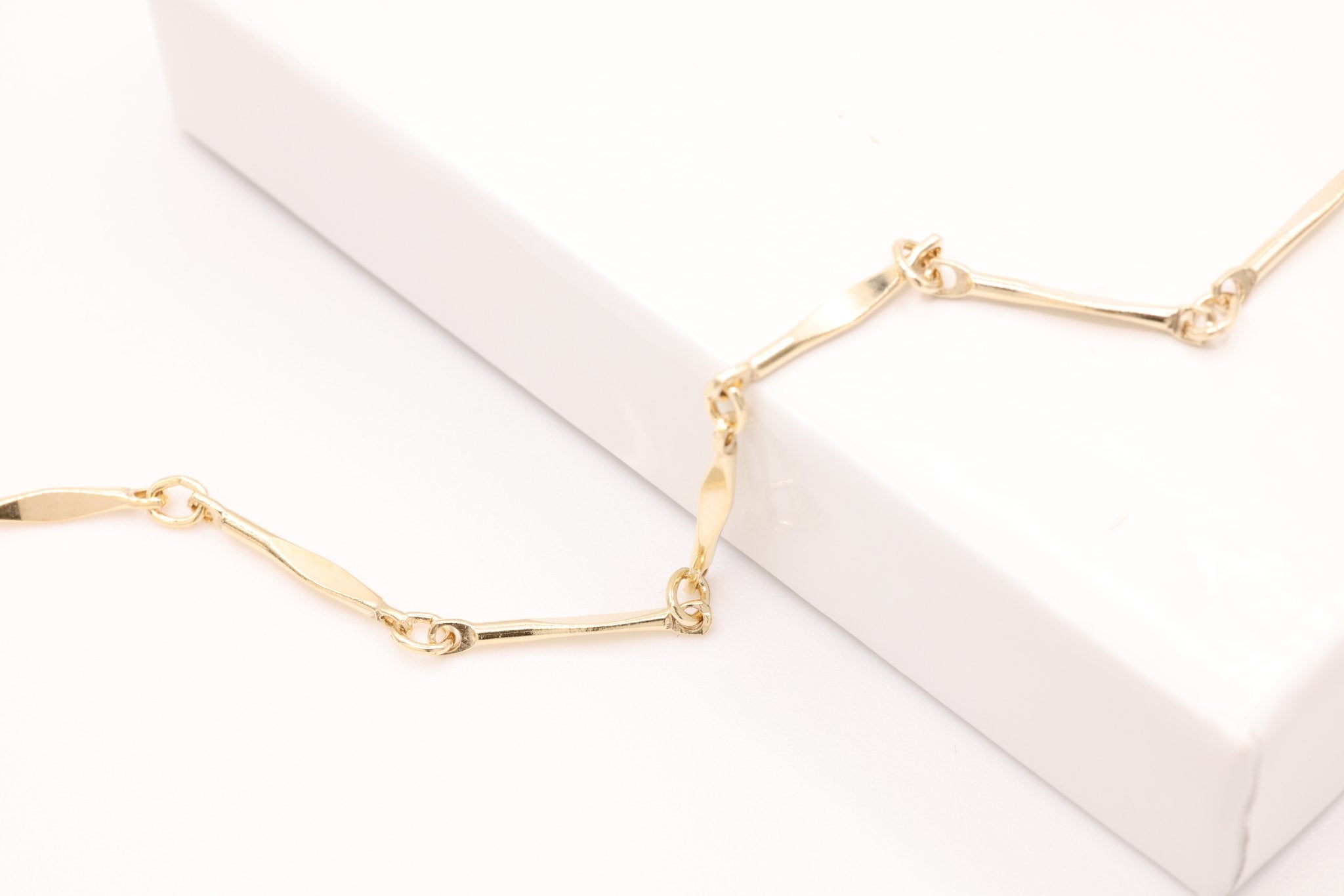 2.5mm x 13mm Marquise Bar Chain, 14K Gold-Filled, Pay Per Foot, Jewelry Making Chain - HarperCrown