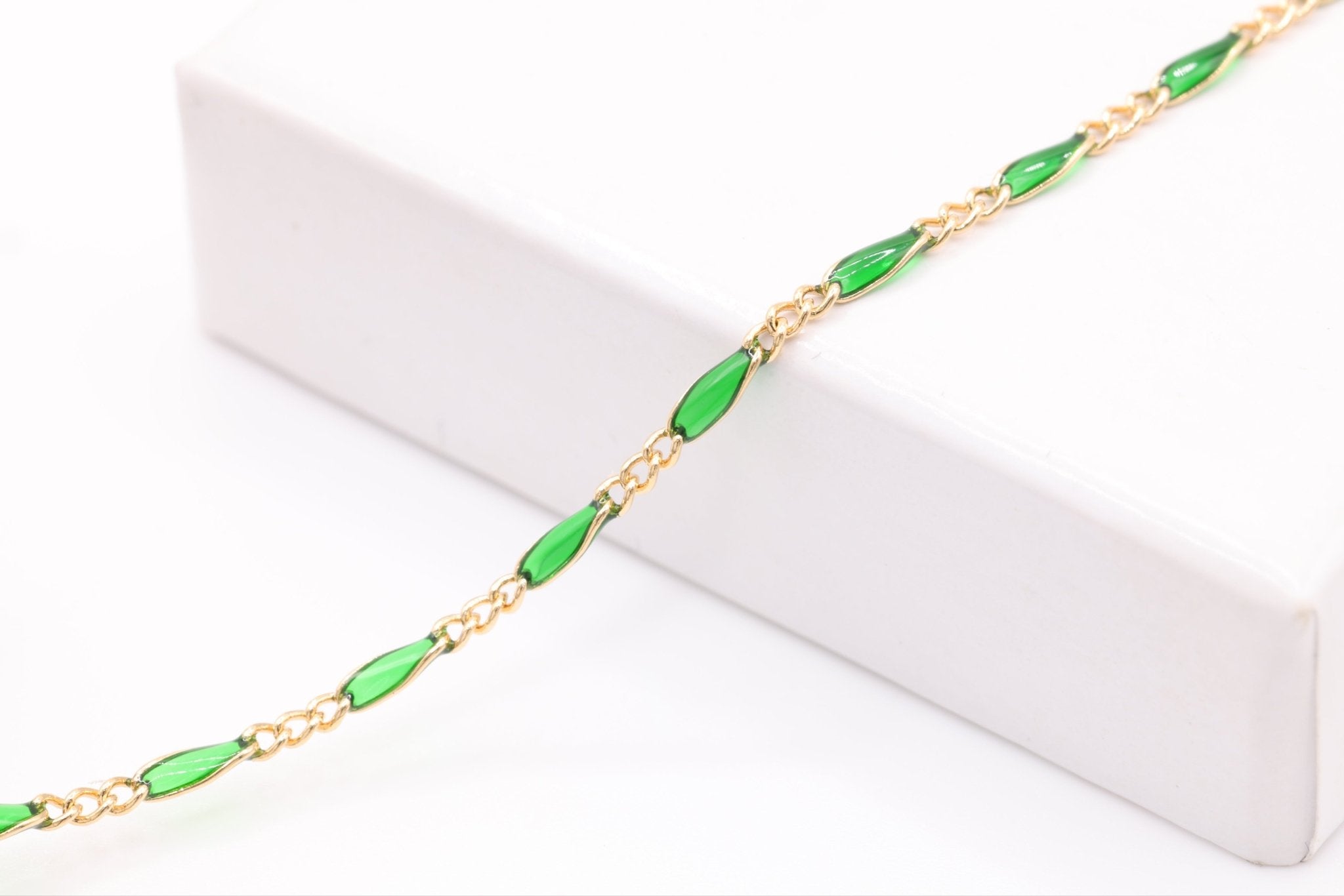 2.5mm x 3.5mm Figaro Green Enamel Chain, 14/20 Gold - Filled, Enamel Color Unfinished Chain Permanent Jewelry - HarperCrown