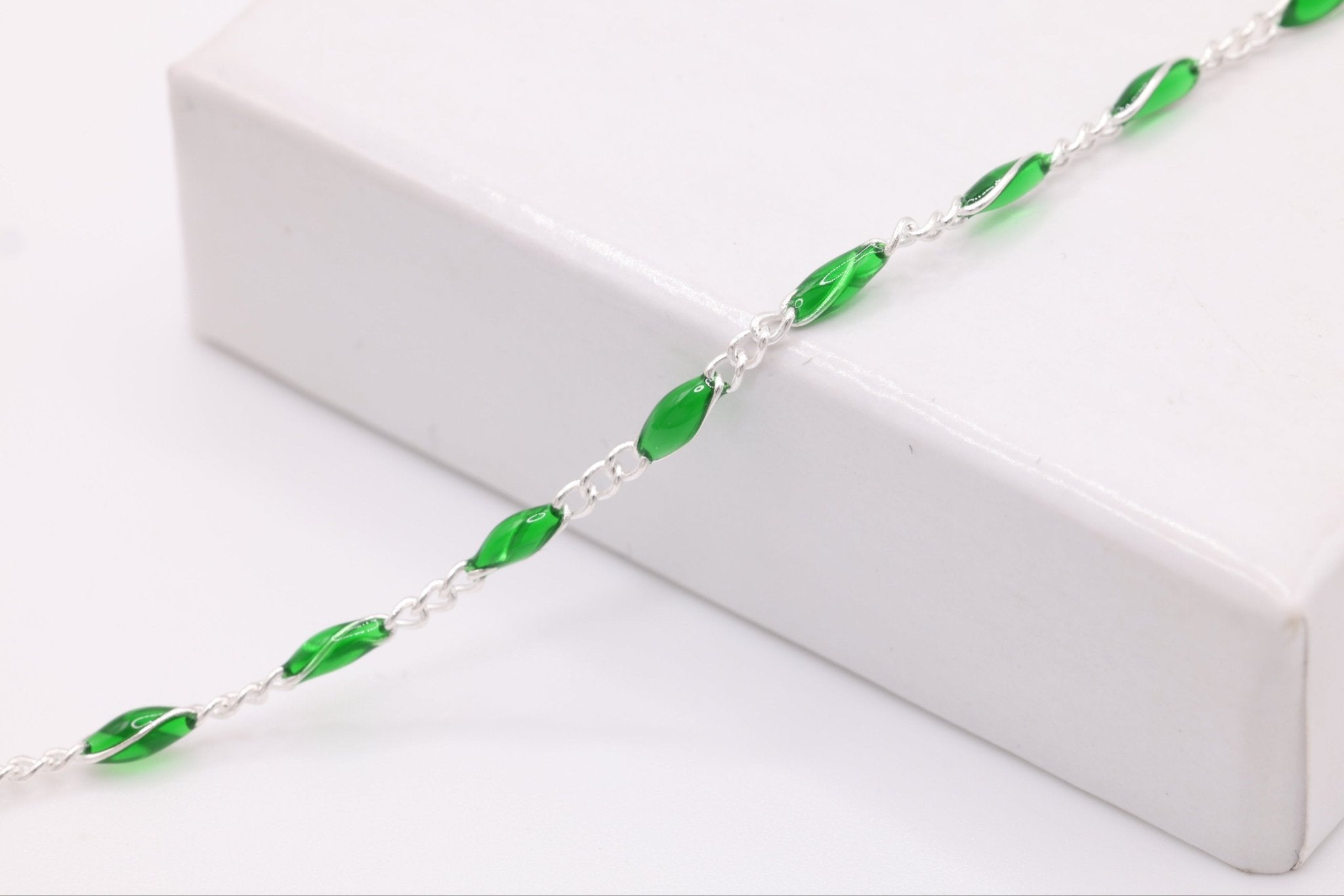 2.5mm x 3.5mm Figaro Green Enamel Chain, 925 Sterling Silver, Enamel Color Unfinished Chain Permanent Jewelry - HarperCrown