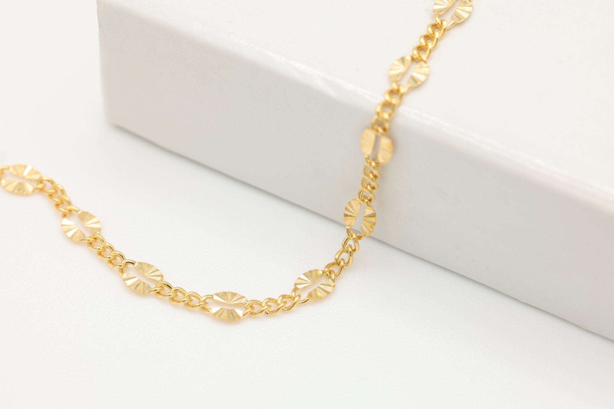 2.8mm x 4.5mm Starburst Curb Chain, 14/20 Gold - Filled, Wholesale, Pay Per Foot, Jewelry Making Chain - HarperCrown