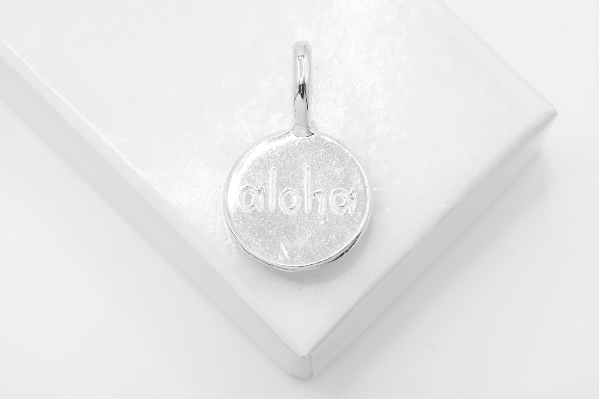 "Aloha" Charm, Wholesales, 18K Gold - Plated 925 Sterling Silver, 13mm, Hawaiian Greeting - HarperCrown