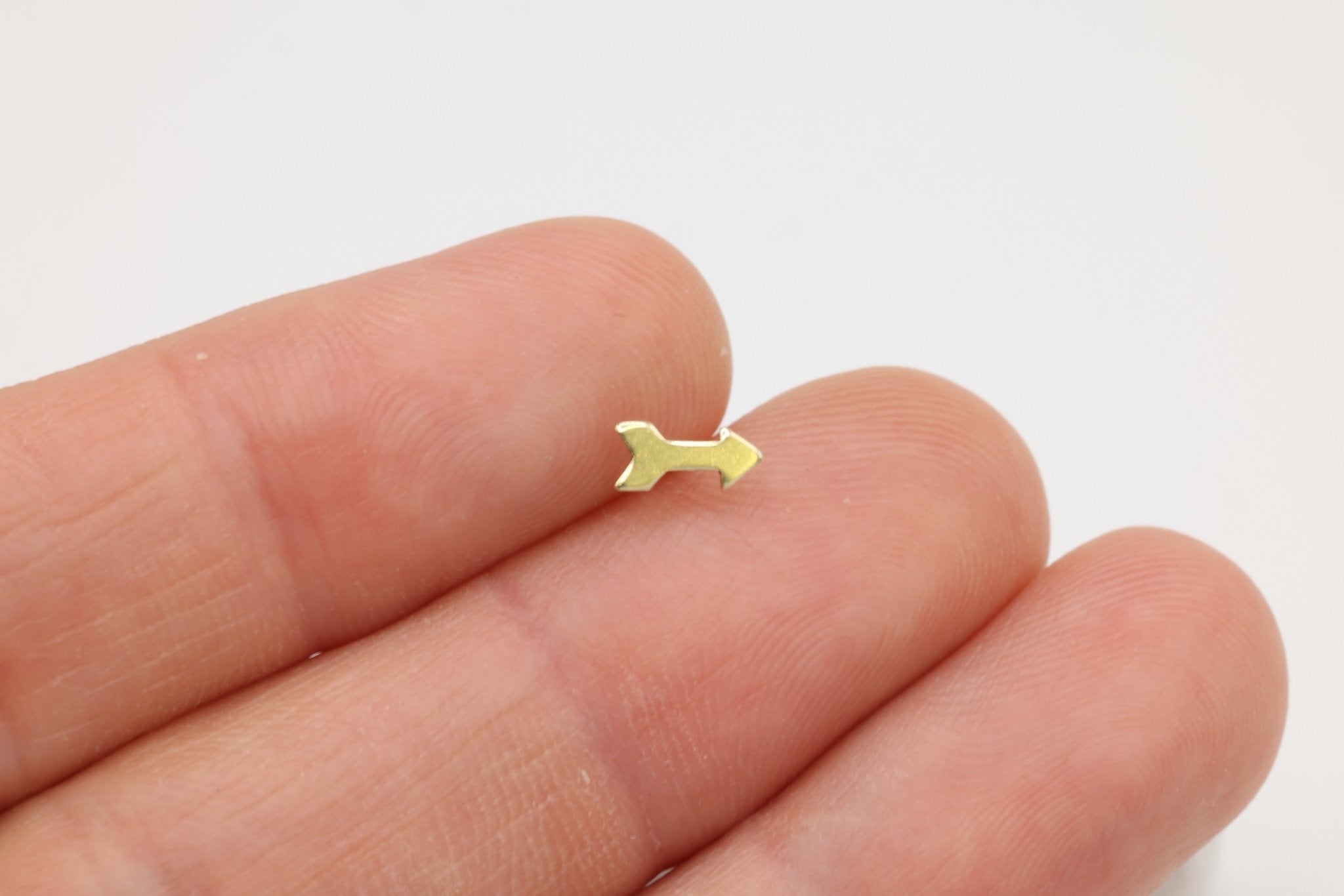 Arrow Stud Earring, 14/20 Gold - Filled, 8mm x 3mm, Wholesale, Dainty Minimalist Jewelry Earrings - HarperCrown