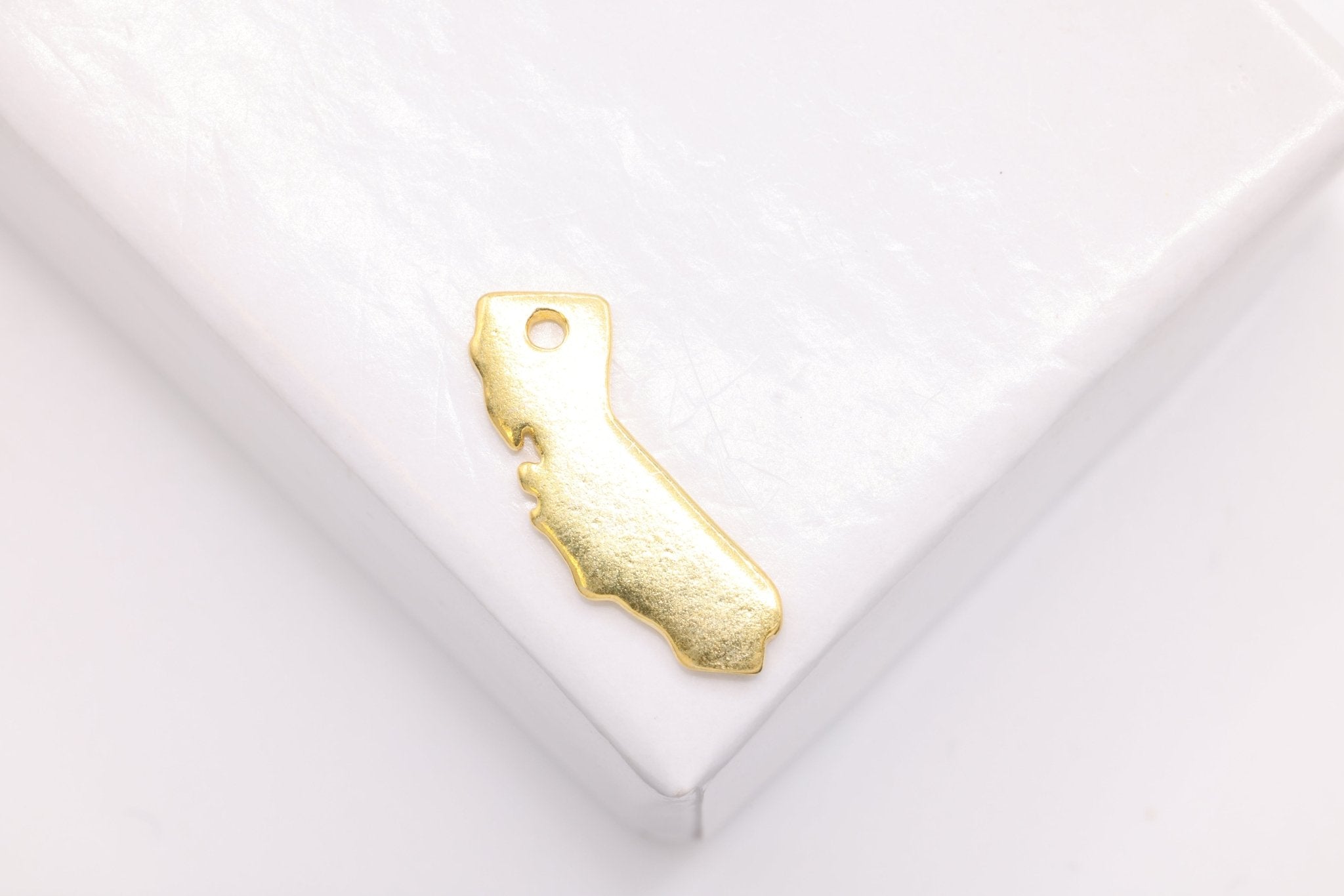 California State Charm, Wholesale, 14K Gold, 13mm x 6mm - HarperCrown