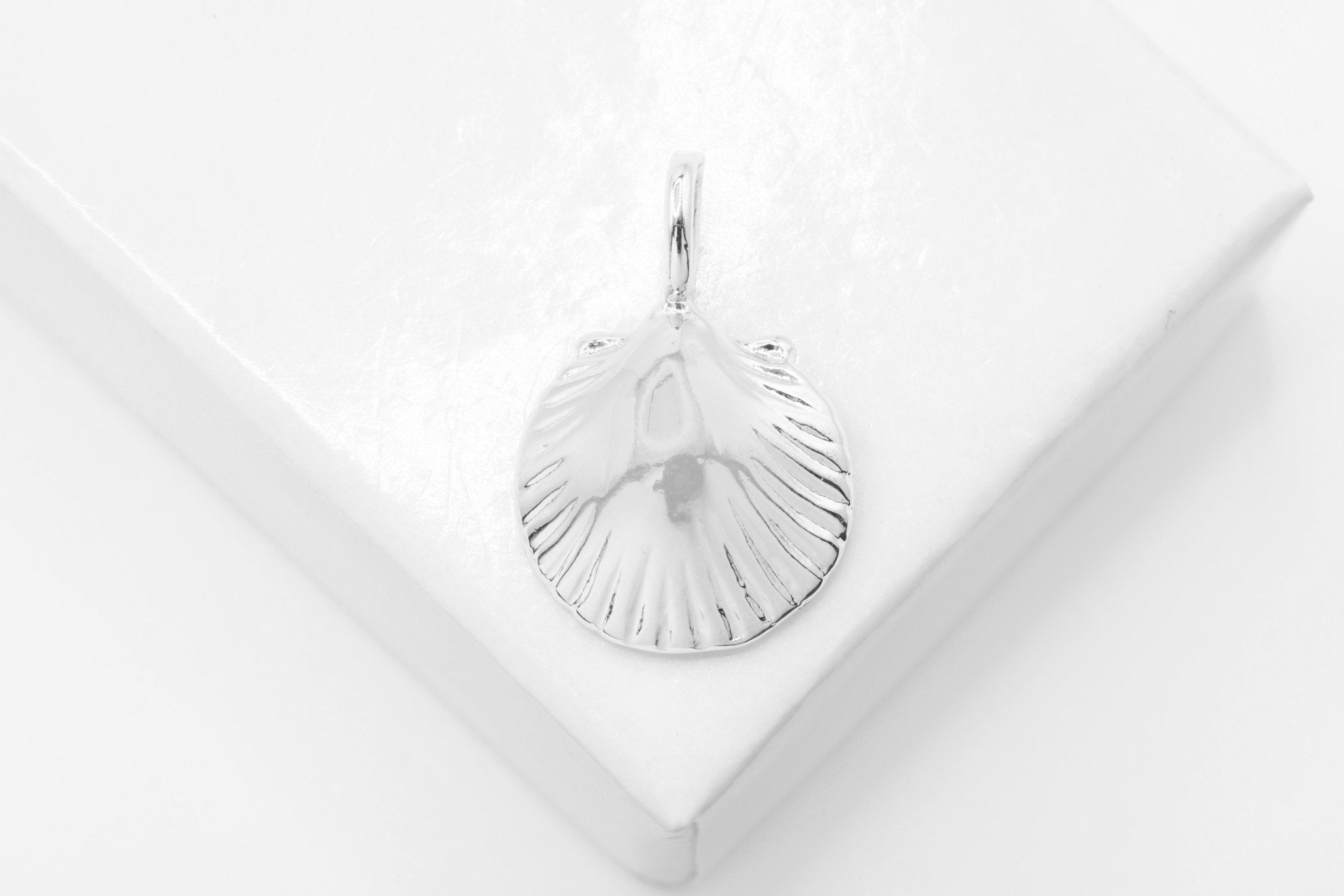 Clam Sea Shell Charm, Wholesale, 925 Sterling Silver, 18mm x 13mm, Sea Life Nautical Beach - HarperCrown