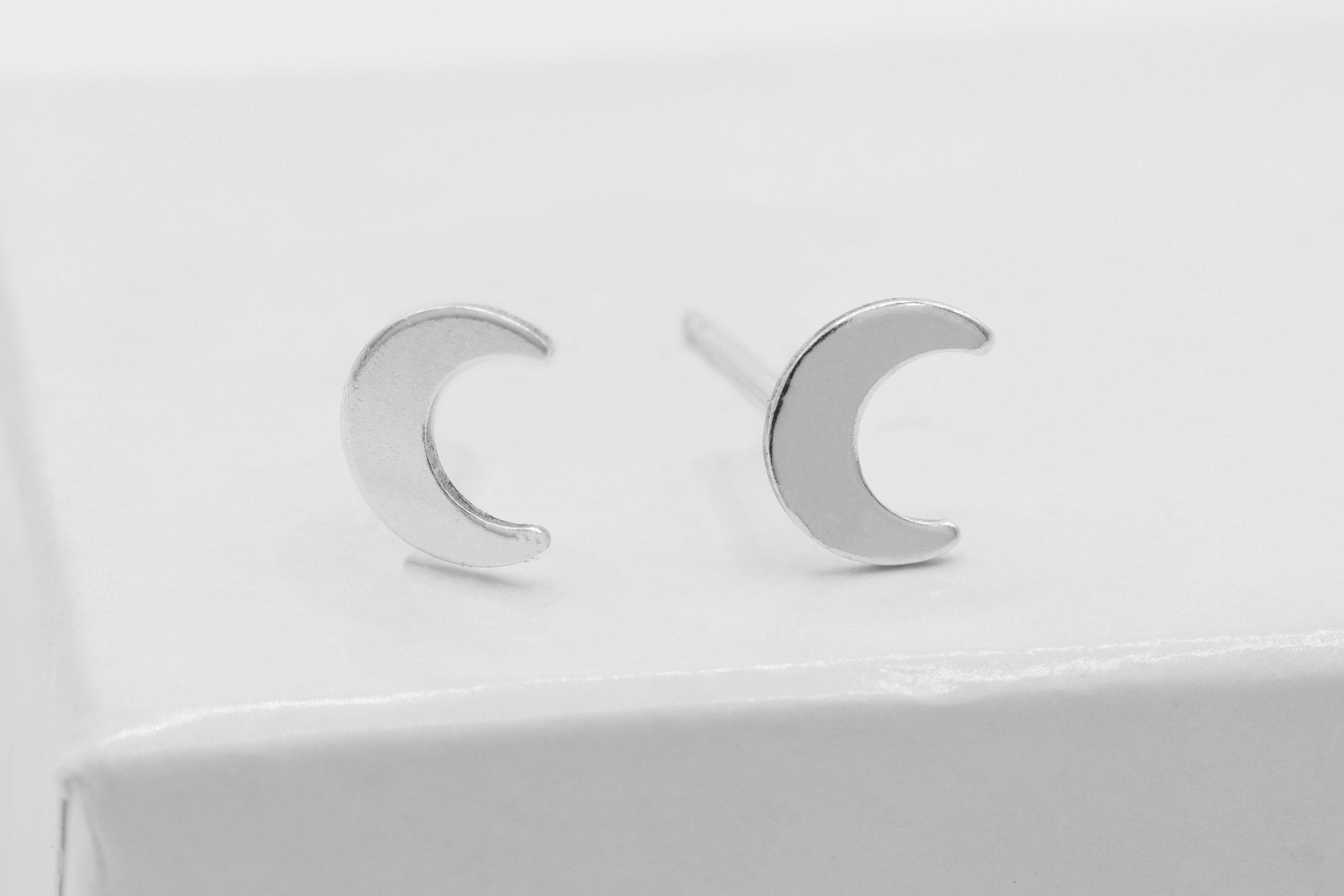 Crescent Moon Stud Earring, 925 Sterling Silver, 5mm x 5mm, Wholesale, Pay Per Piece - HarperCrown