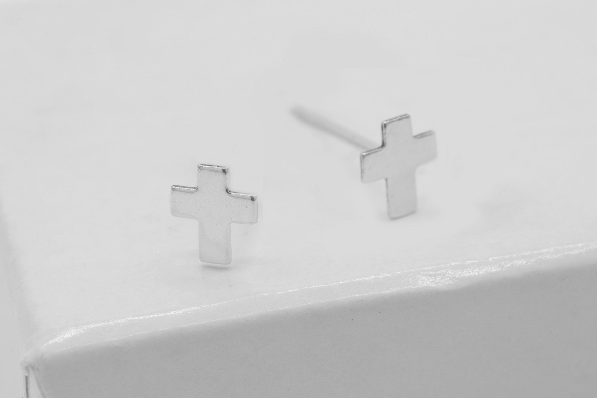 Cross Stud Earring, 925 Sterling Silver, 5mm x 4mm, Wholesale, Pay Per Piece - HarperCrown