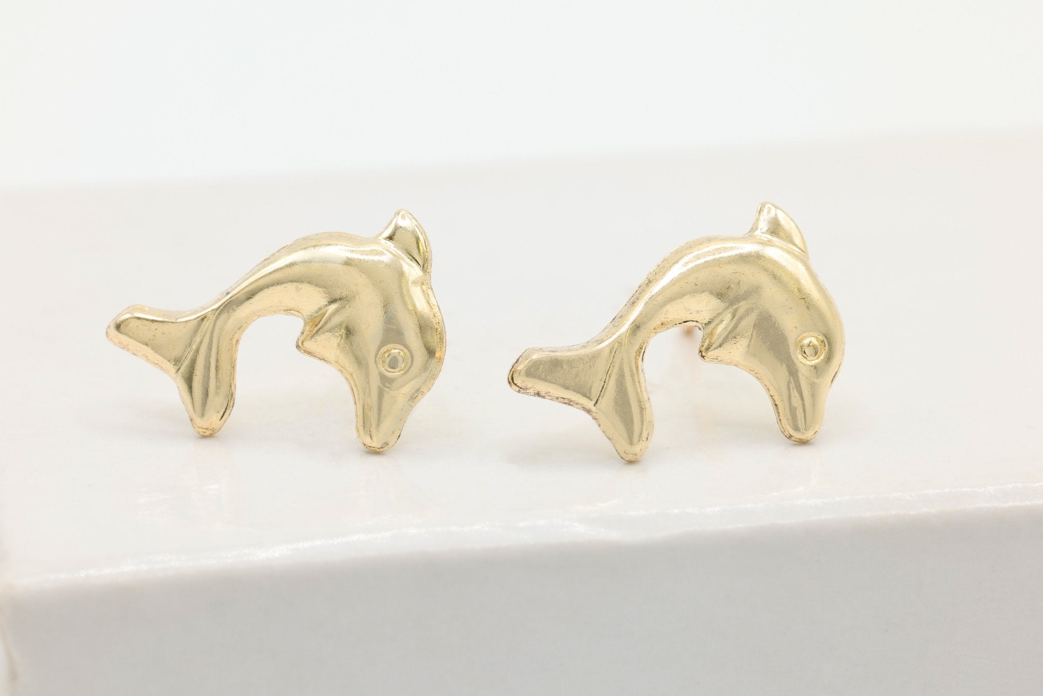 Dolphin Stud Earring, 14/20 Gold - Filled, 10mm x 8mm, Wholesale, Sealife Dainty Minimalist Jewelry Earrings - HarperCrown