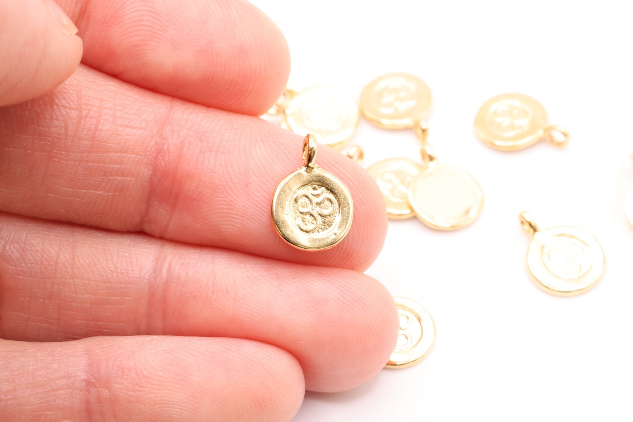 Gold Ohm Symbol Charm, 14K Solid Gold, Jewelry Making Charm - HarperCrown