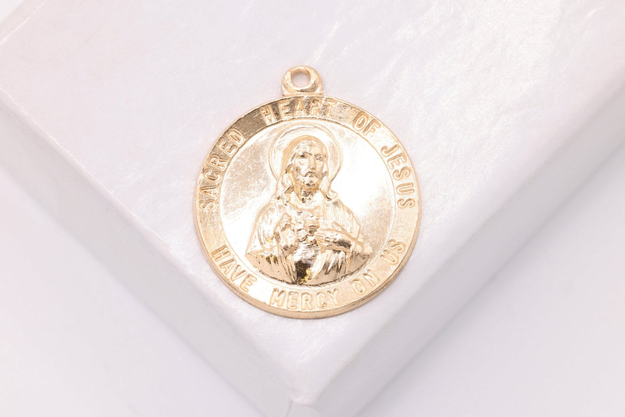 Jesus Pendant, 14/20 Gold - Filled, Jesus De Cristo Medallion Coin Religious Charm - HarperCrown