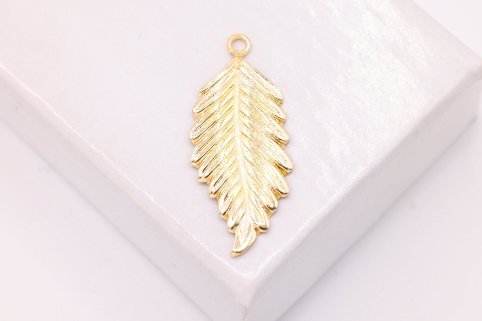 Leaf Charms, Wholesale, 14/20 Gold - Filled, 21mm x 9mm, Drops Dangles Leaves Nature Leaves Petal - HarperCrown