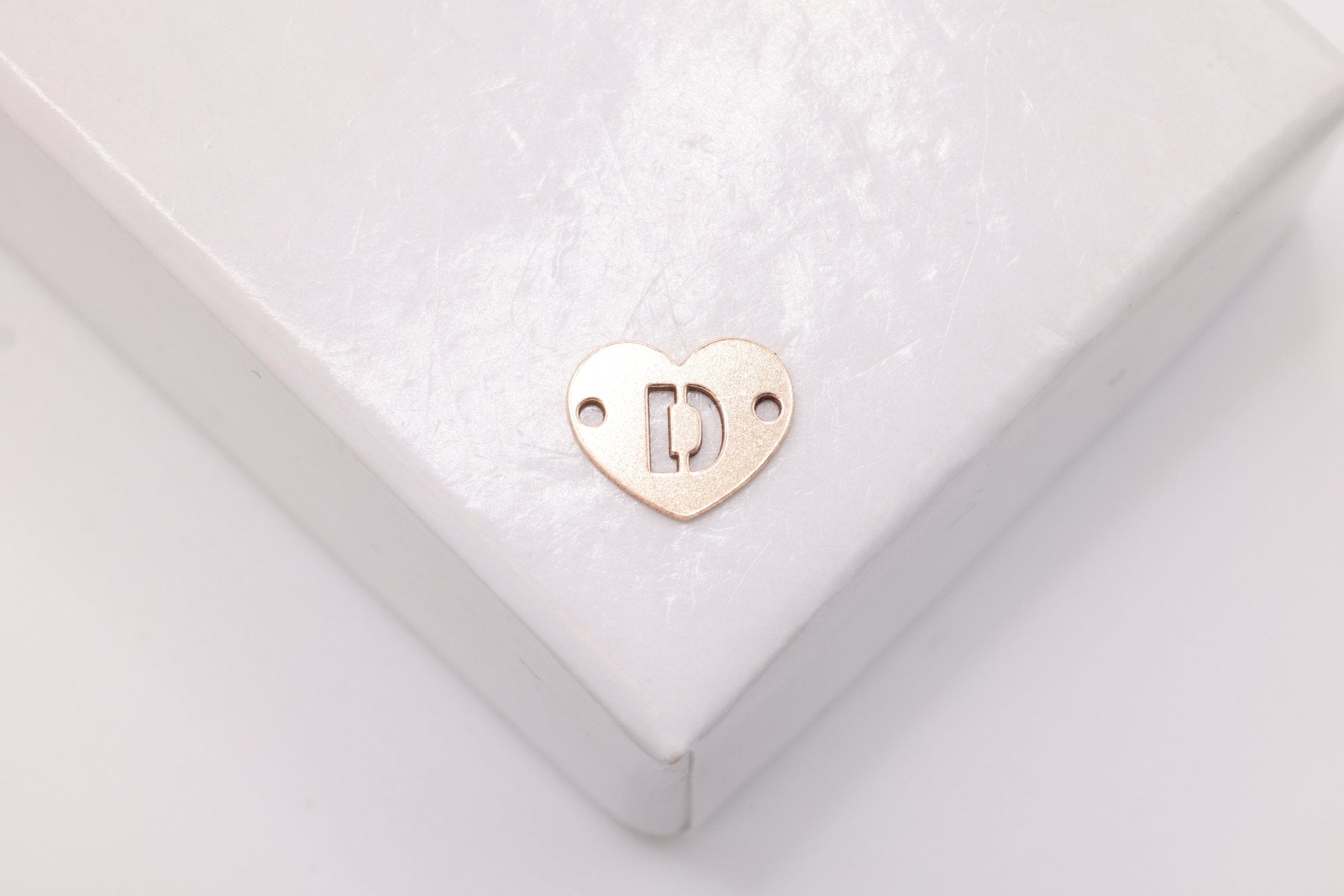 Letter Heart Connector Charm A - Z, Wholesale, 14/20 Gold - Filled, 8mm x 6mm, Alphabet Personalized Permanent Jewelry Charm - HarperCrown