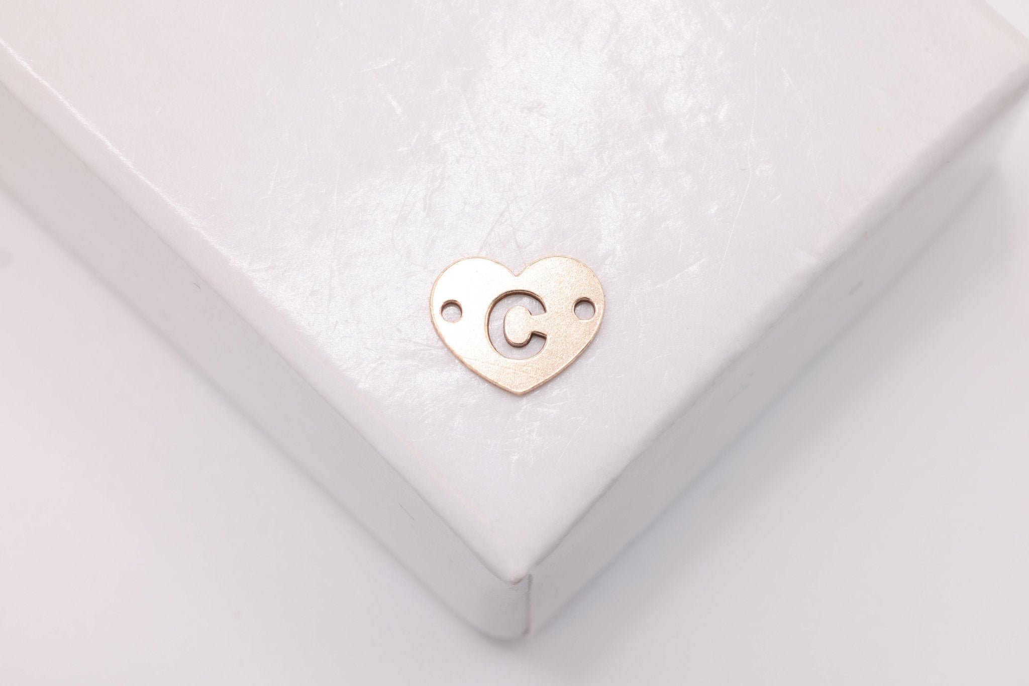 Letter Heart Connector Charm A - Z, Wholesale, 14/20 Gold - Filled, 8mm x 6mm, Alphabet Personalized Permanent Jewelry Charm - HarperCrown