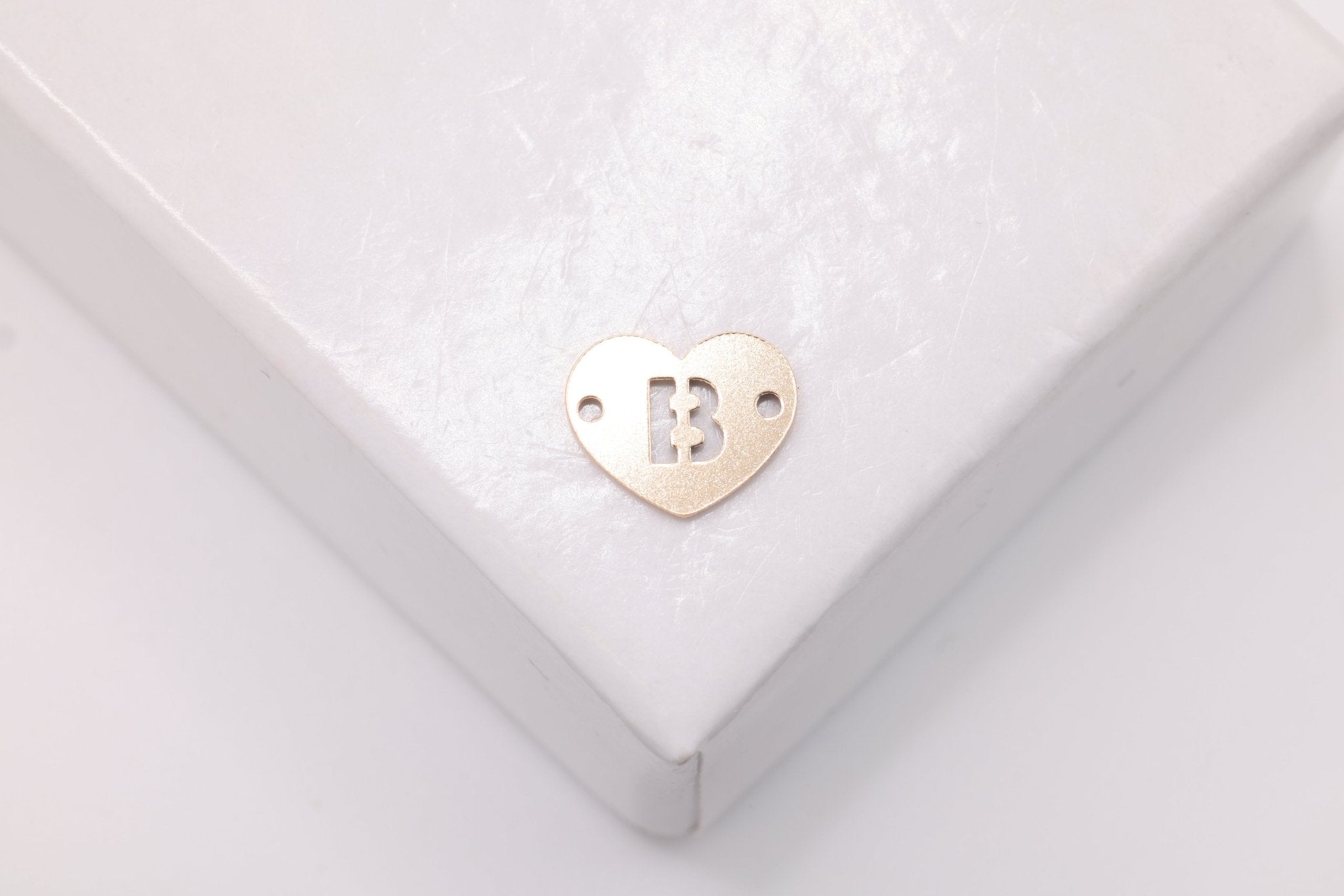 Letter Heart Connector Charm A - Z, Wholesale, 14/20 Gold - Filled, 8mm x 6mm, Alphabet Personalized Permanent Jewelry Charm - HarperCrown