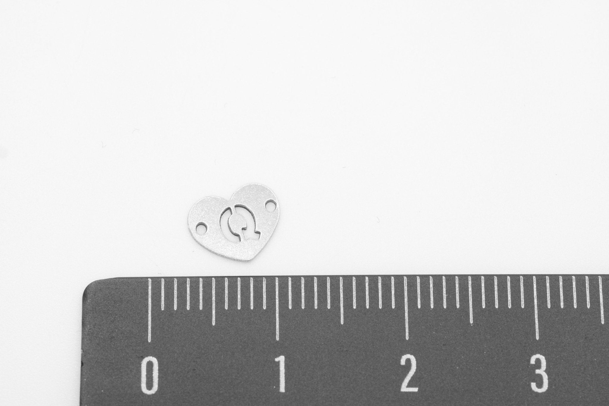 Letter Heart Connector Charm A - Z, Wholesale, 925 Sterling Silver, 8mm x 6mm, Alphabet Personalized Permanent Jewelry Charm - HarperCrown