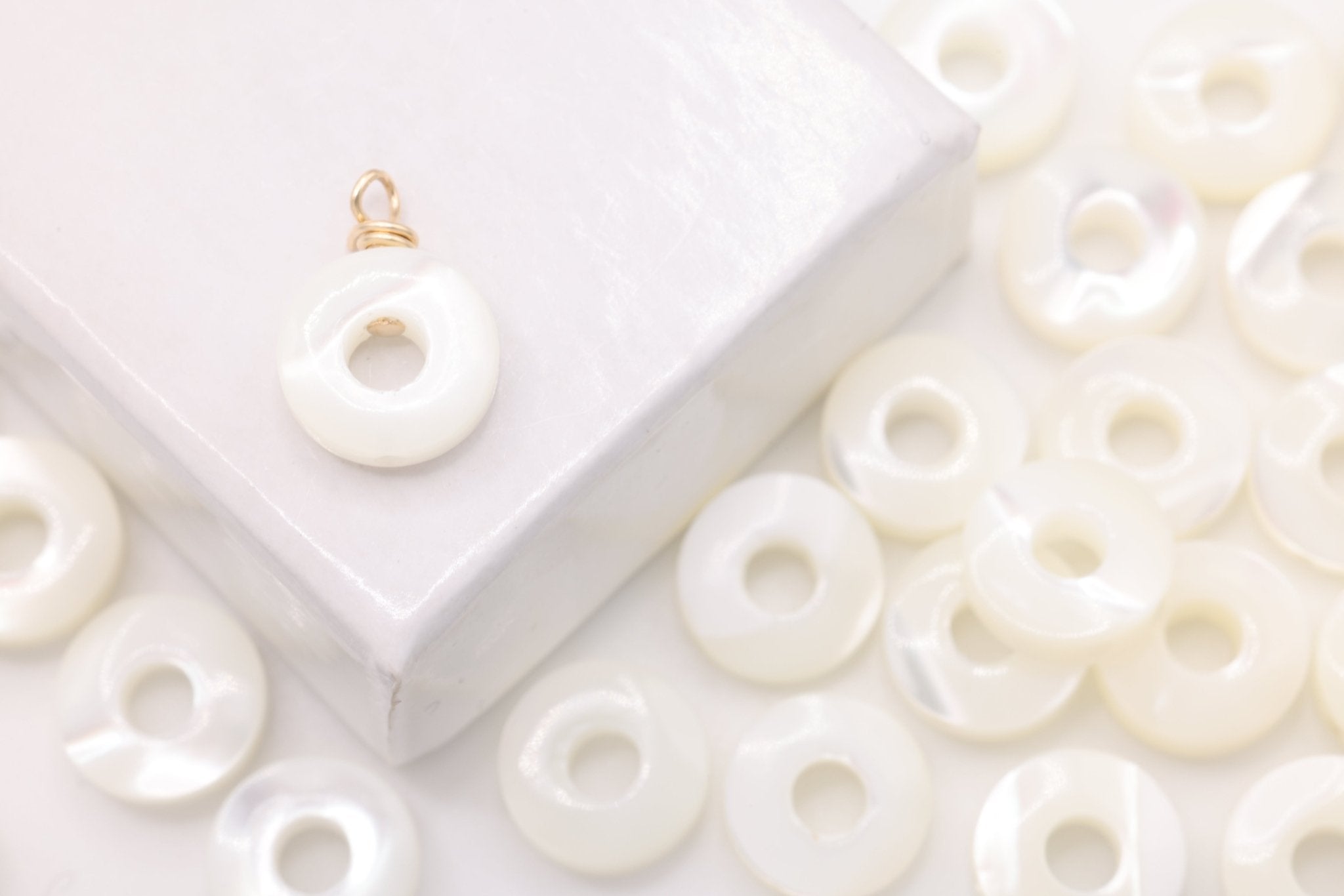 Mother of Pearl Circle Charm, Wholesale, 14/20 Gold - Filled, 10mm, Jewelry Making Charm - HarperCrown