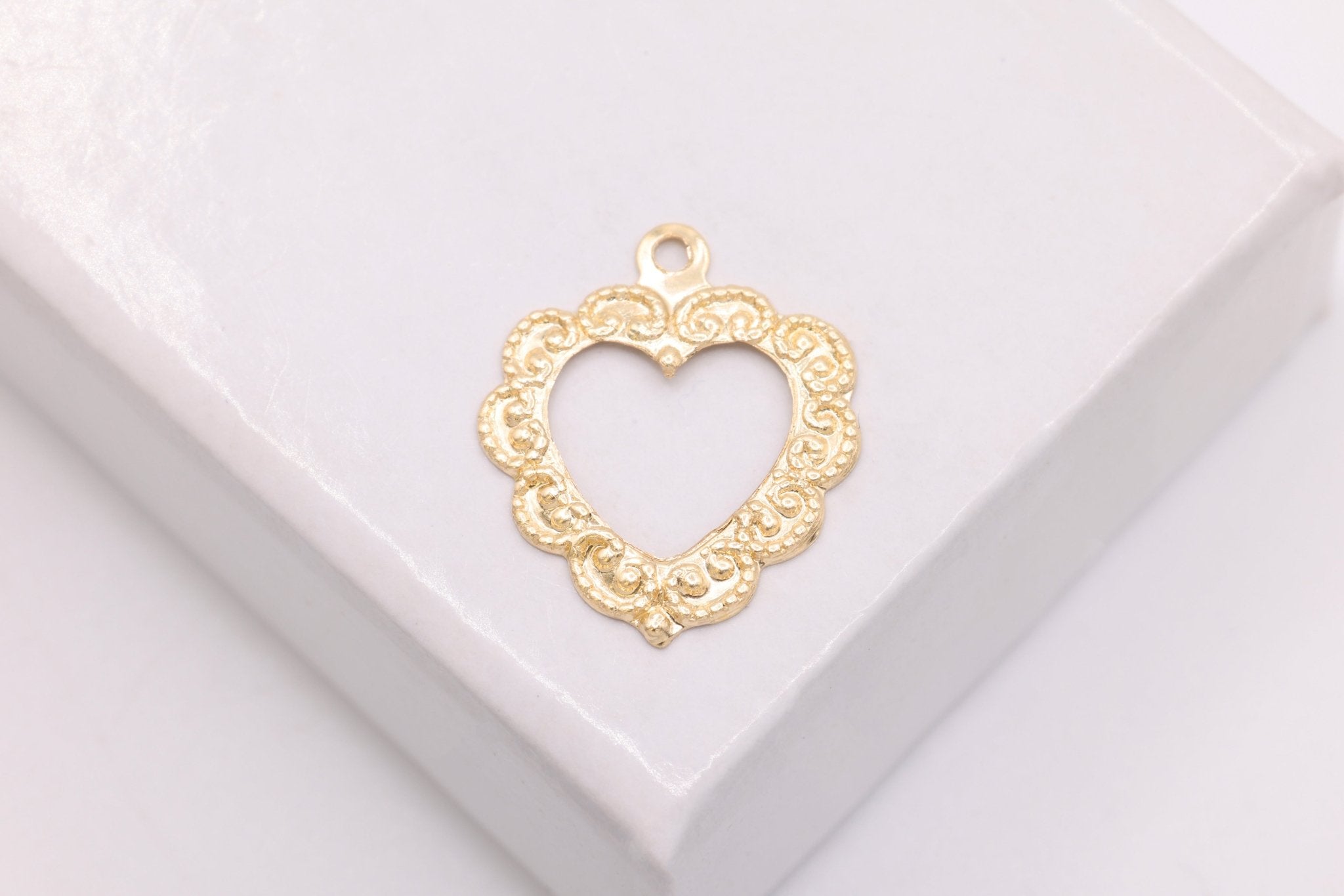 Open Filigree Heart Charm, Wholesale, 14/20 Gold - Filled, 15mm x 13mm, Antique Floral Heart - HarperCrown