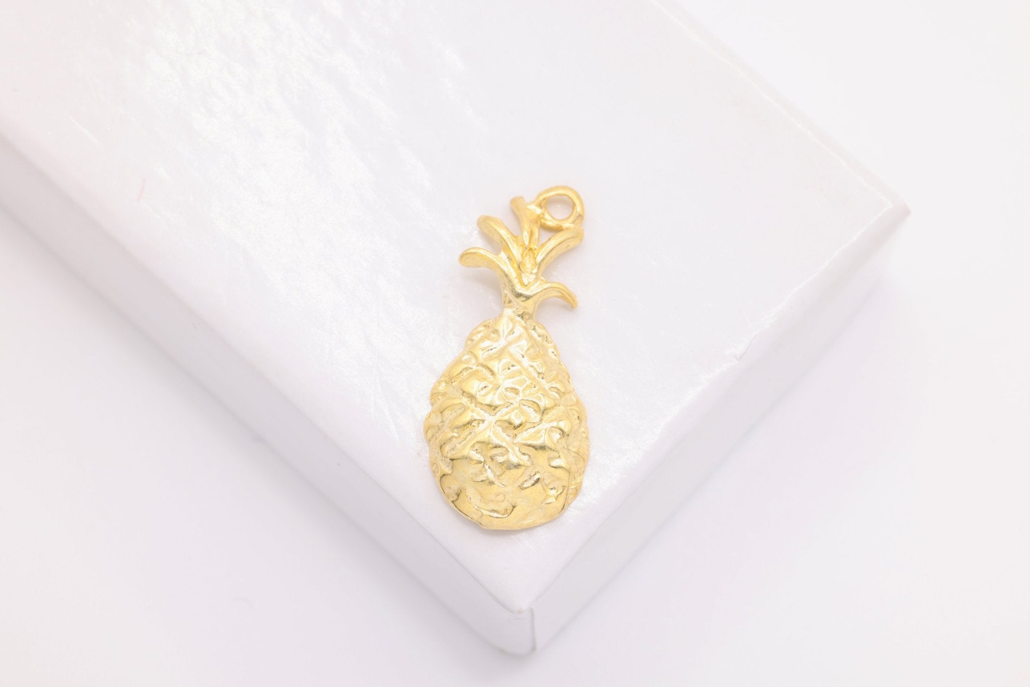 Pineapple Charm, Wholesale, 14K Gold, 20mm x 11mm, Hawaiian Pineapple Fruit - HarperCrown