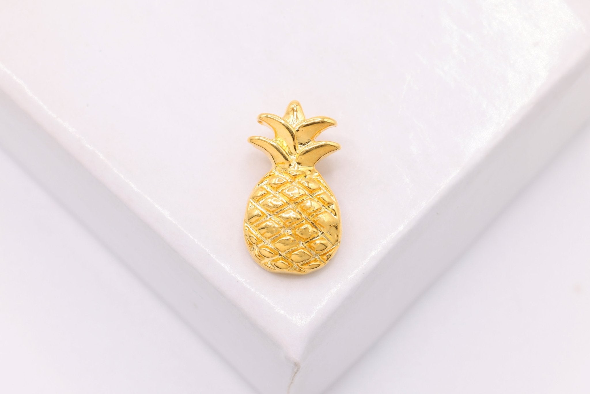 Pineapple Charm, Wholesale, 18K Gold - Plated 925 Sterling Silver, 11mm x 7mm, Hawaiian Pine Cone - HarperCrown