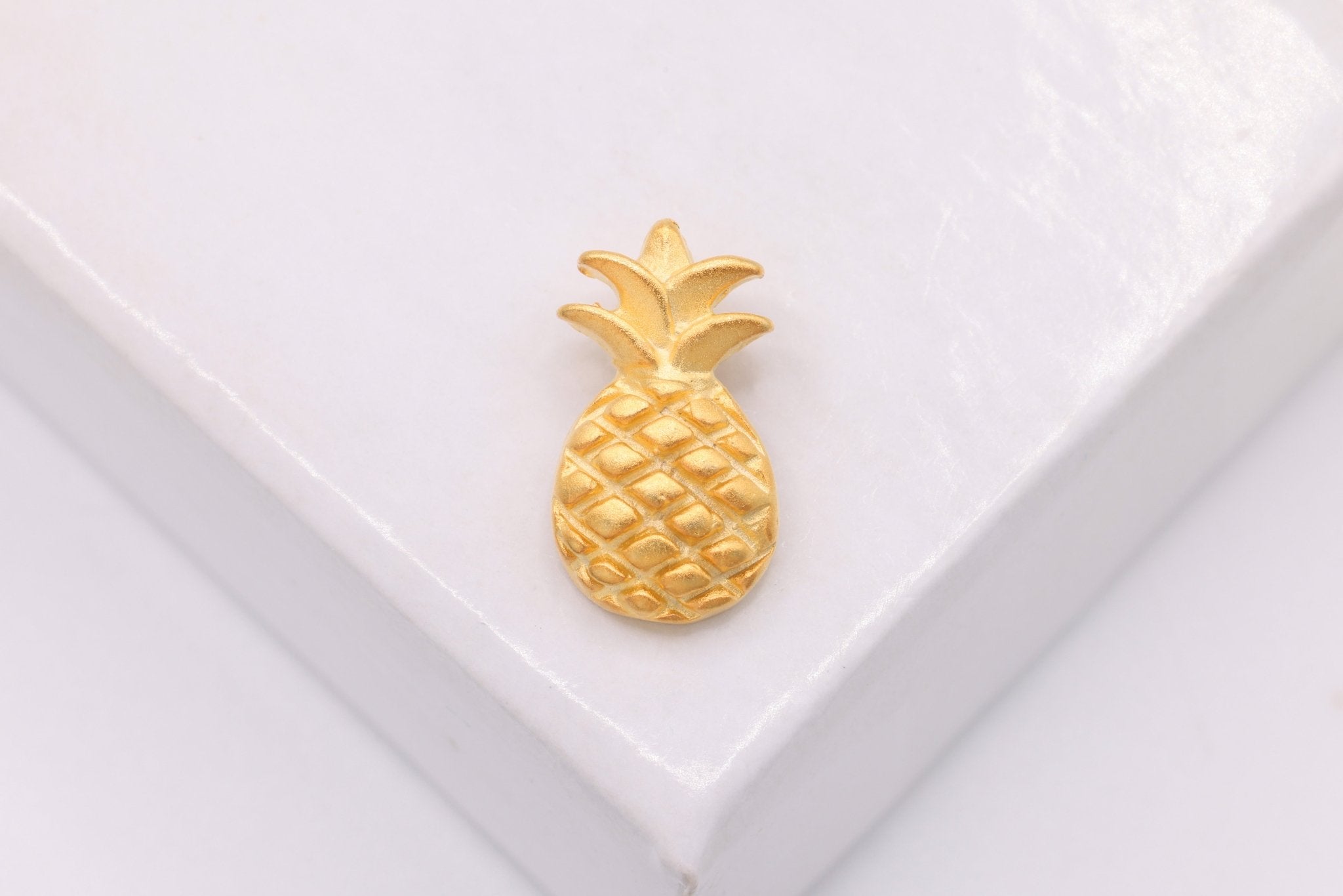 Pineapple Charm, Wholesale, 18K Gold - Plated 925 Sterling Silver, 11mm x 7mm, Hawaiian Pine Cone - HarperCrown