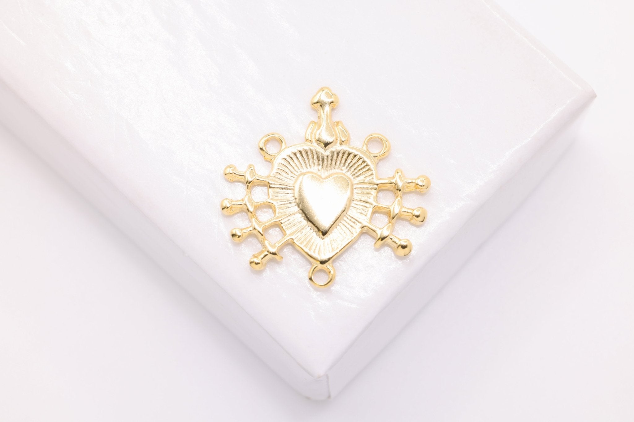 Sacred Heart Charm, Wholesale, 14K Solid Gold, 18mm x 18mm, Love - HarperCrown
