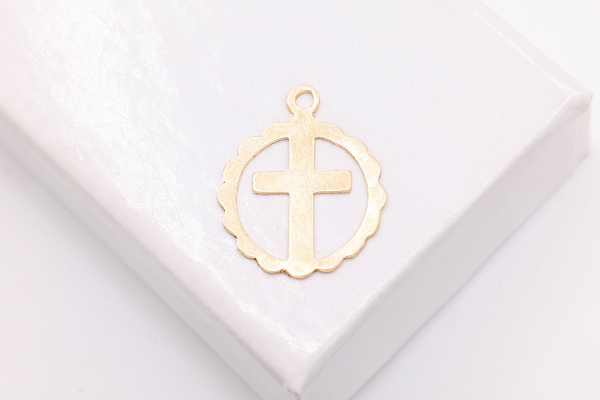 Scalloped Cross Charm, Wholesale, 14/20 Gold - Filled, 13mm, Flat Round Rosary Religious Amulet - HarperCrown