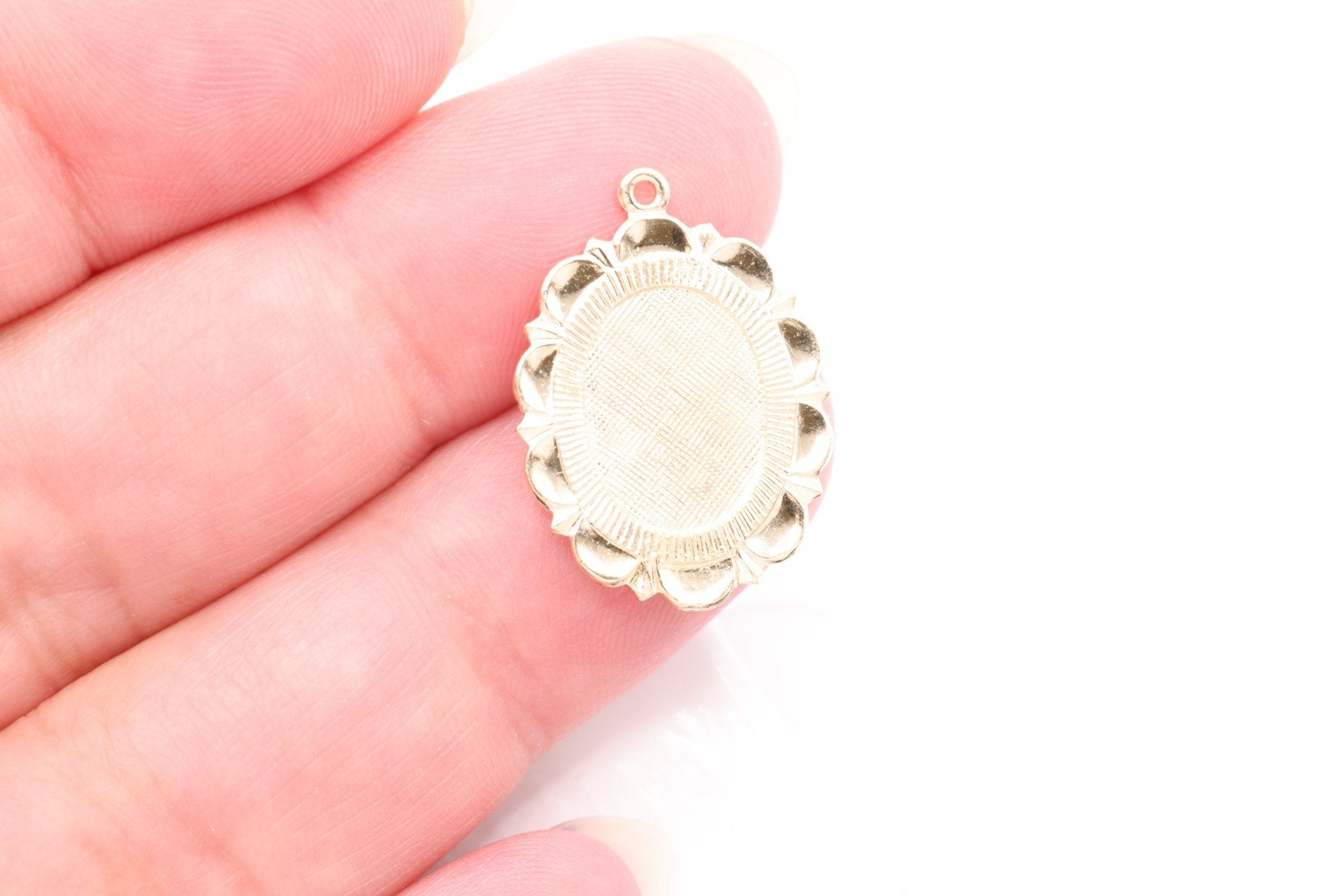 Scalloped Edge Oval Pendant Charm, Wholesale, 14/20 Gold - Filled, 21mm x 16mm, Custom Stamping Engraving Blank - HarperCrown