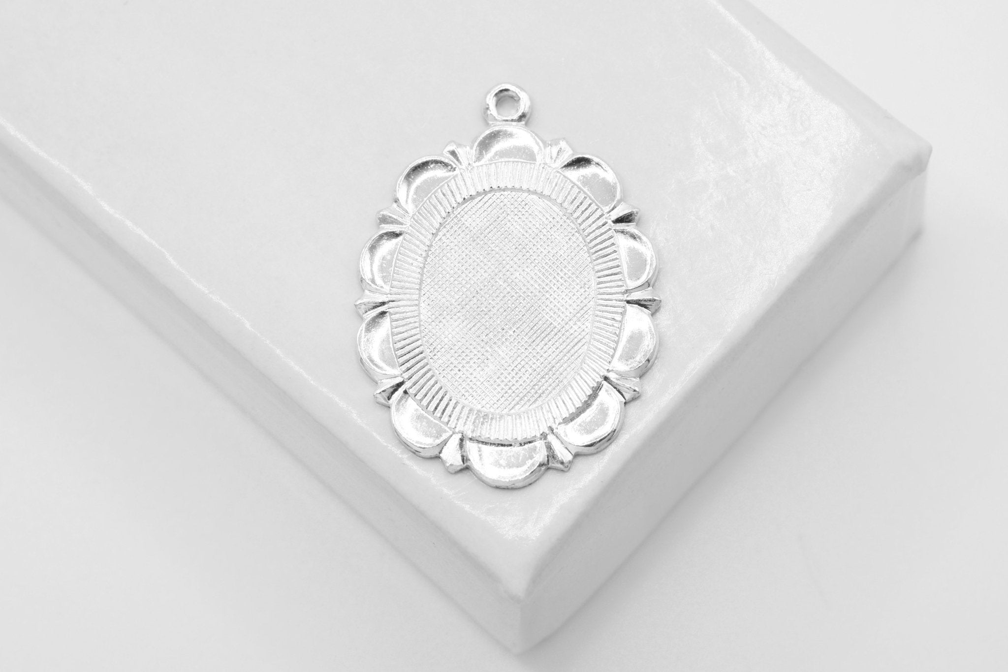 Scalloped Edge Oval Pendant Charm, Wholesale, 925 Sterling Silver, 21mm x 16mm, Custom Stamping Engraving Blank - HarperCrown