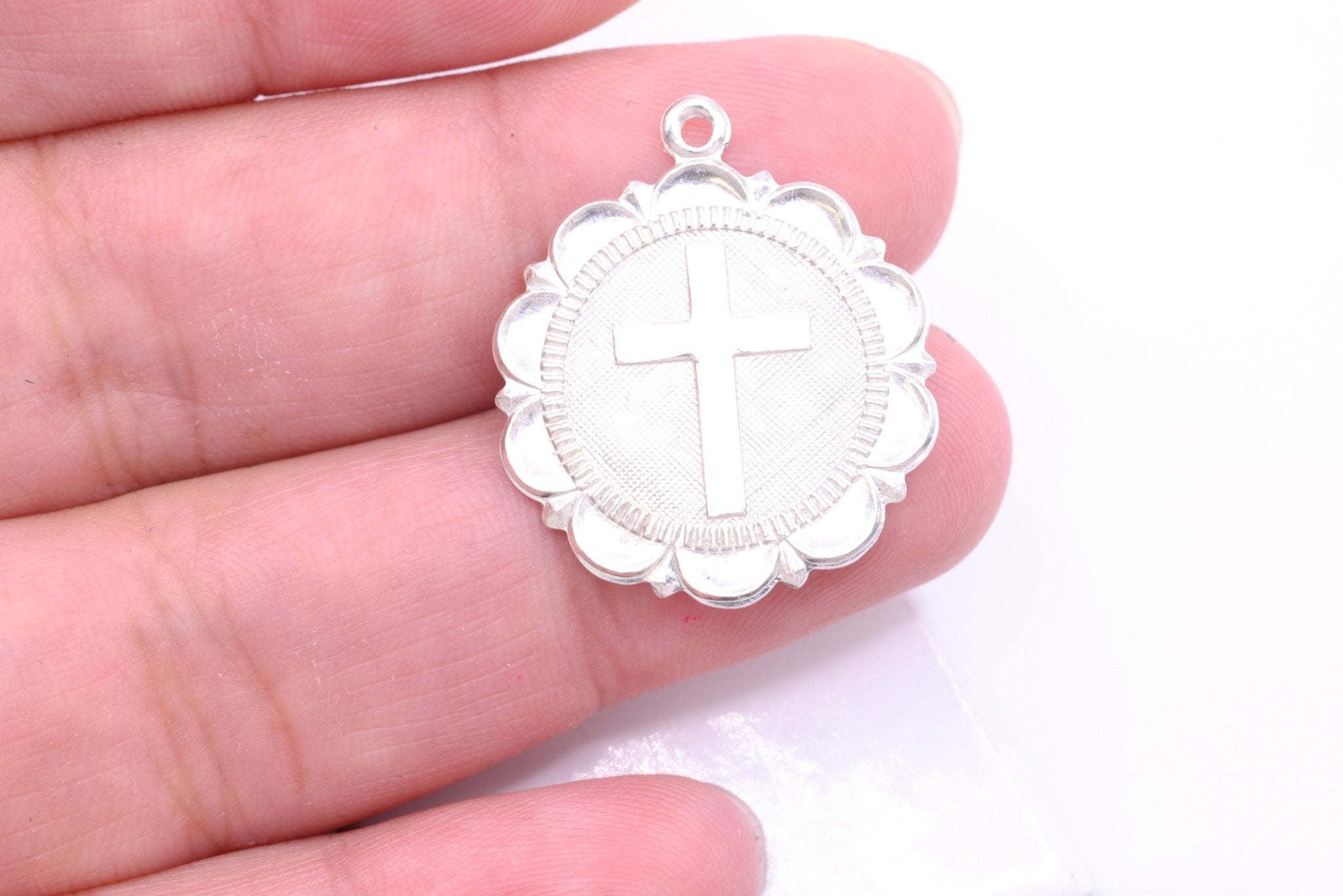 Scalloped Edge Round Cross Pendant Charm, Wholesale, 925 Sterling Silver, 21mm, Religious - HarperCrown