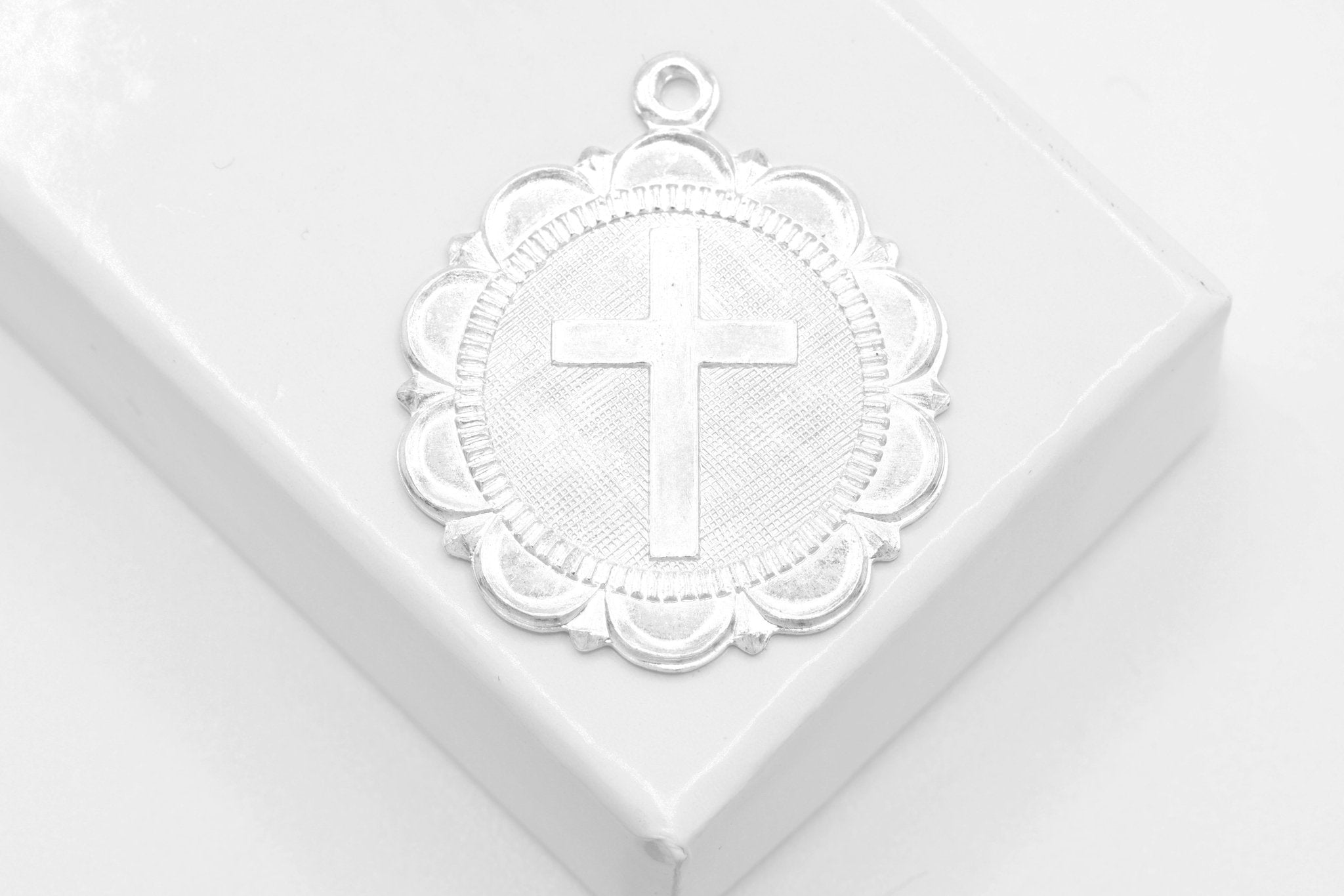 Scalloped Edge Round Cross Pendant Charm, Wholesale, 925 Sterling Silver, 21mm, Religious - HarperCrown