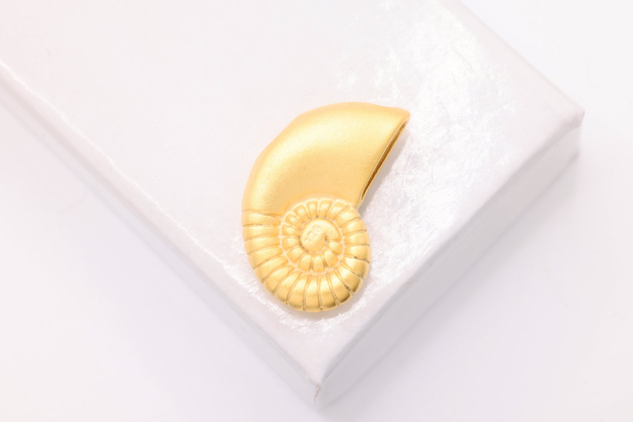 Sea Snail Shell Charm, Wholesale, 18K Matte Gold - Plated 925 Sterling Silver, 20mm x 10mm, Conch Seashell Hermit Nautilus - HarperCrown