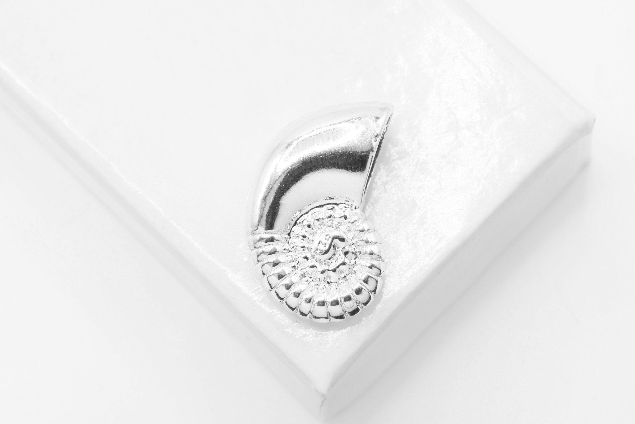 Sea Snail Shell Charm, Wholesale, 925 Sterling Silver, 20mm x 10mm, Conch Seashell Hermit Nautilus - HarperCrown
