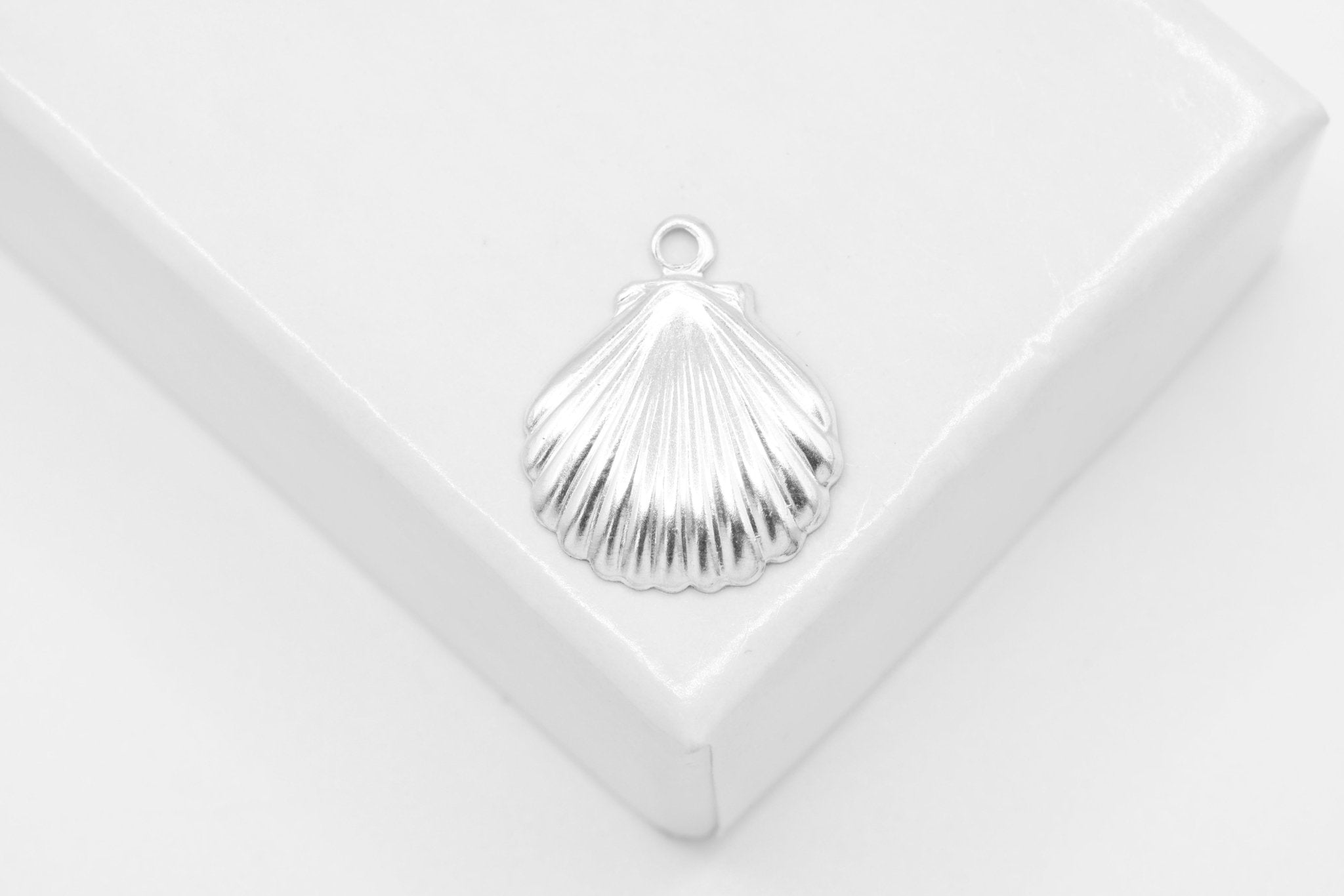 Seashell Clamshell Charm, Wholesale, 925 Sterling Silver, 14mm x 11mm, Seashell Ocean Sealife Scallop Shell - HarperCrown
