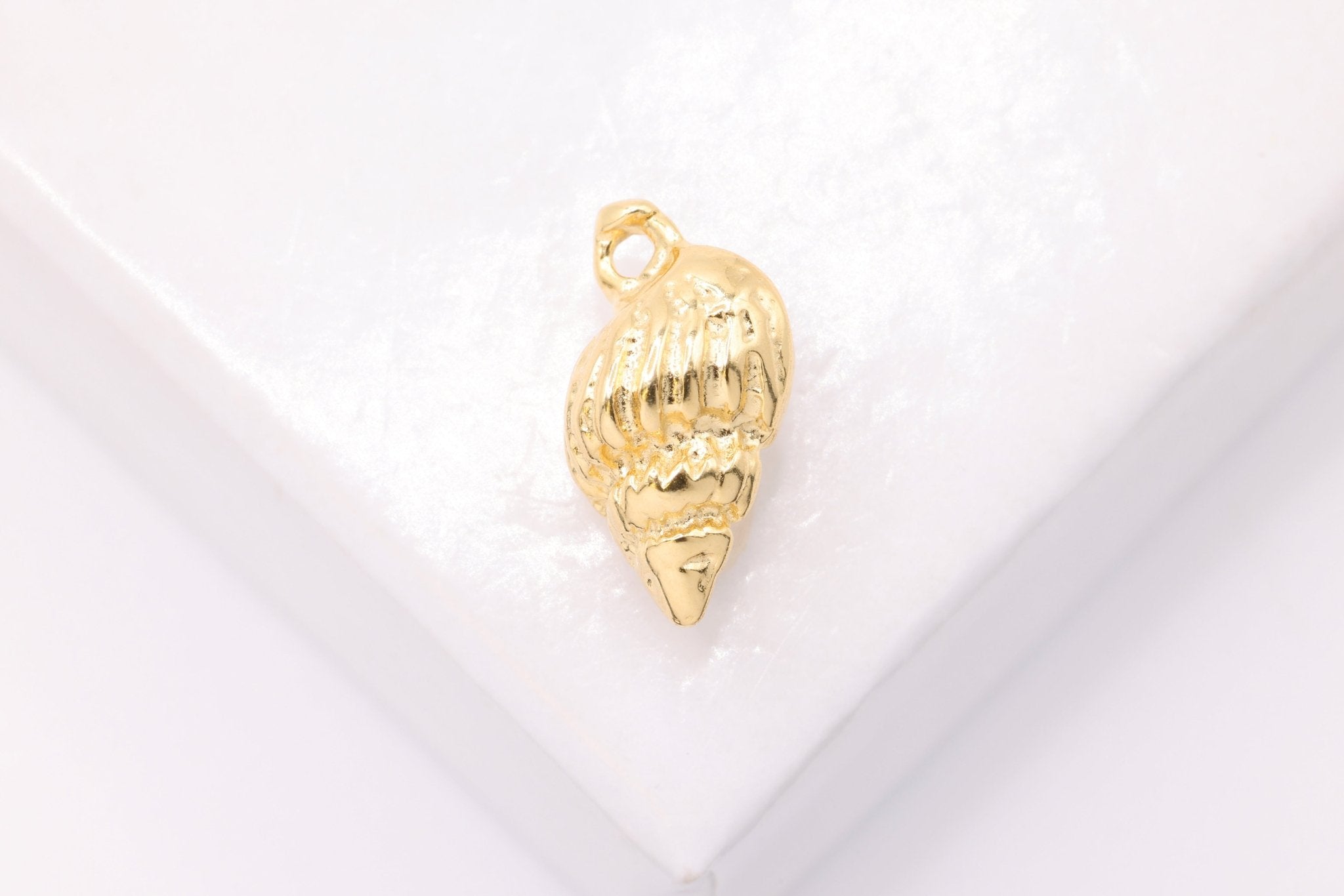Seashell Conch Charm, Wholesale, 14K Solid Gold, 11mm x 5mm, Sea Shell Life - HarperCrown