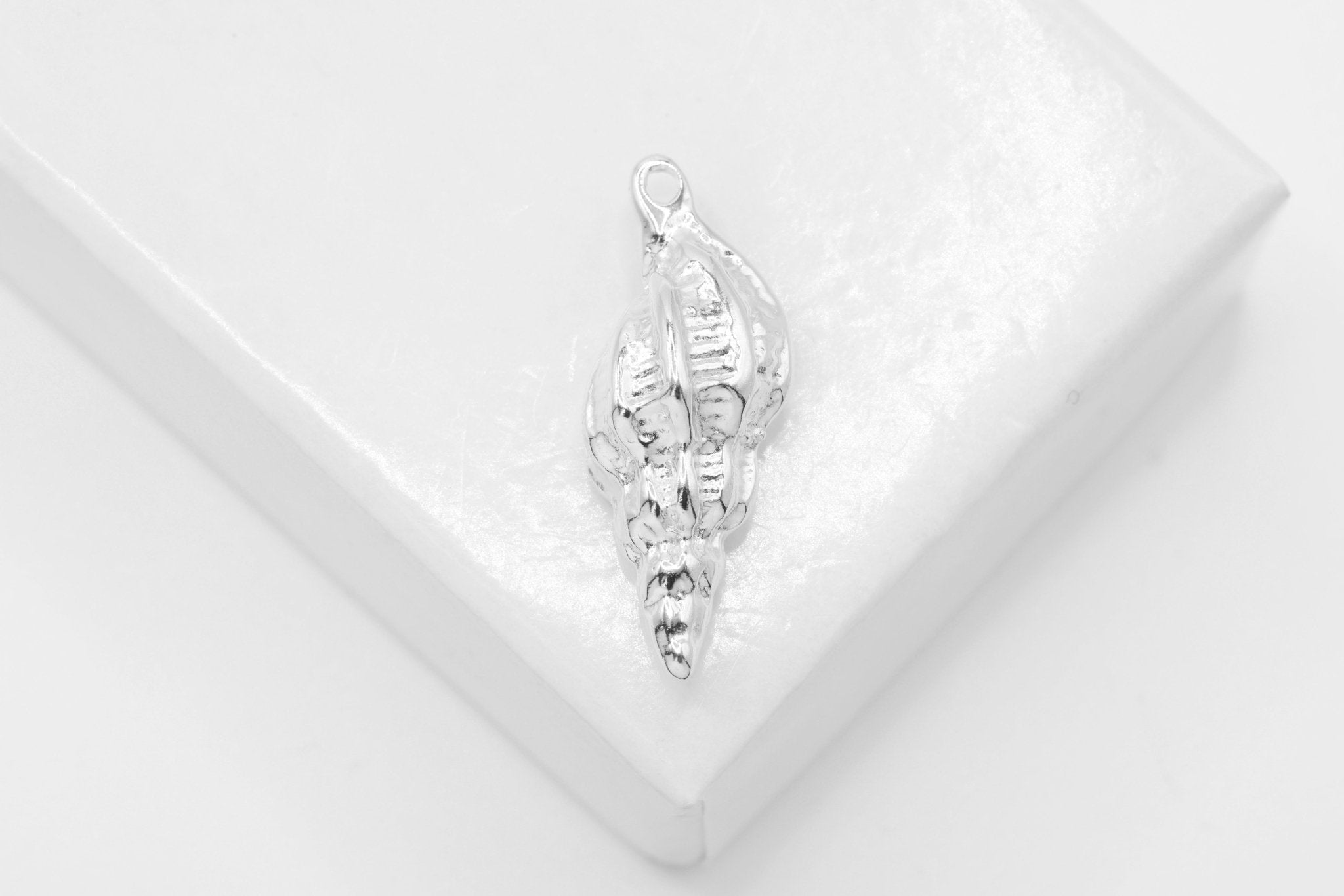 Seashell Conch Charm, Wholesale, 925 Sterling Silver, 20mm x 8mm, Sea Life Shell Shell Charm - HarperCrown