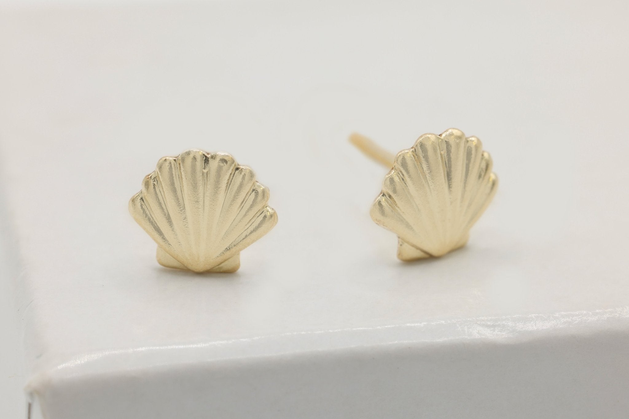 Seashell Stud Earring, 14/20 Gold - Filled, 6mm x 6mm, Wholesale, Pay Per Piece - HarperCrown