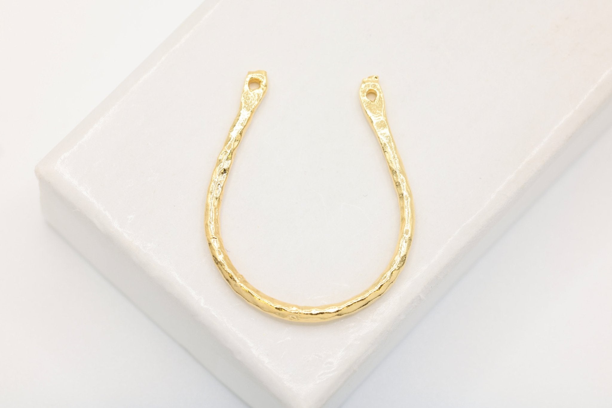 Shiny Vermeil Gold Hammered Horseshoe Charm Connector - 925 Silver Horseshoe Pendant, Lucky Horseshoe, Silver Horseshoe Charm, Beads - HarperCrown