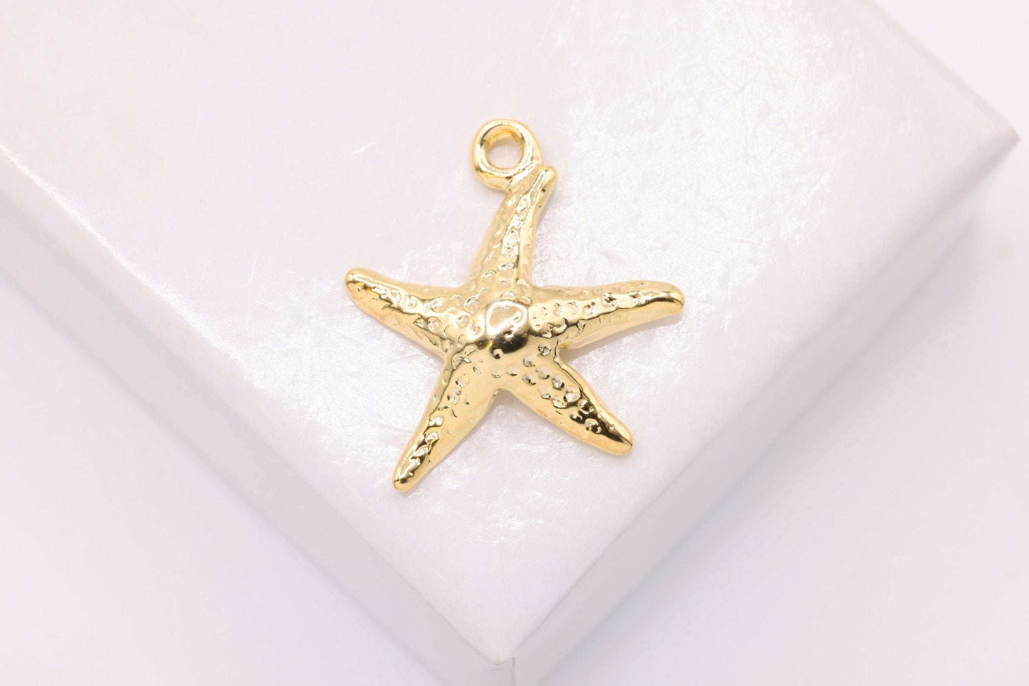 Starfish Charm, Wholesale, 14K Solid Gold, 17mm x 15mm, Sea Life Beach Ocean Themed - HarperCrown
