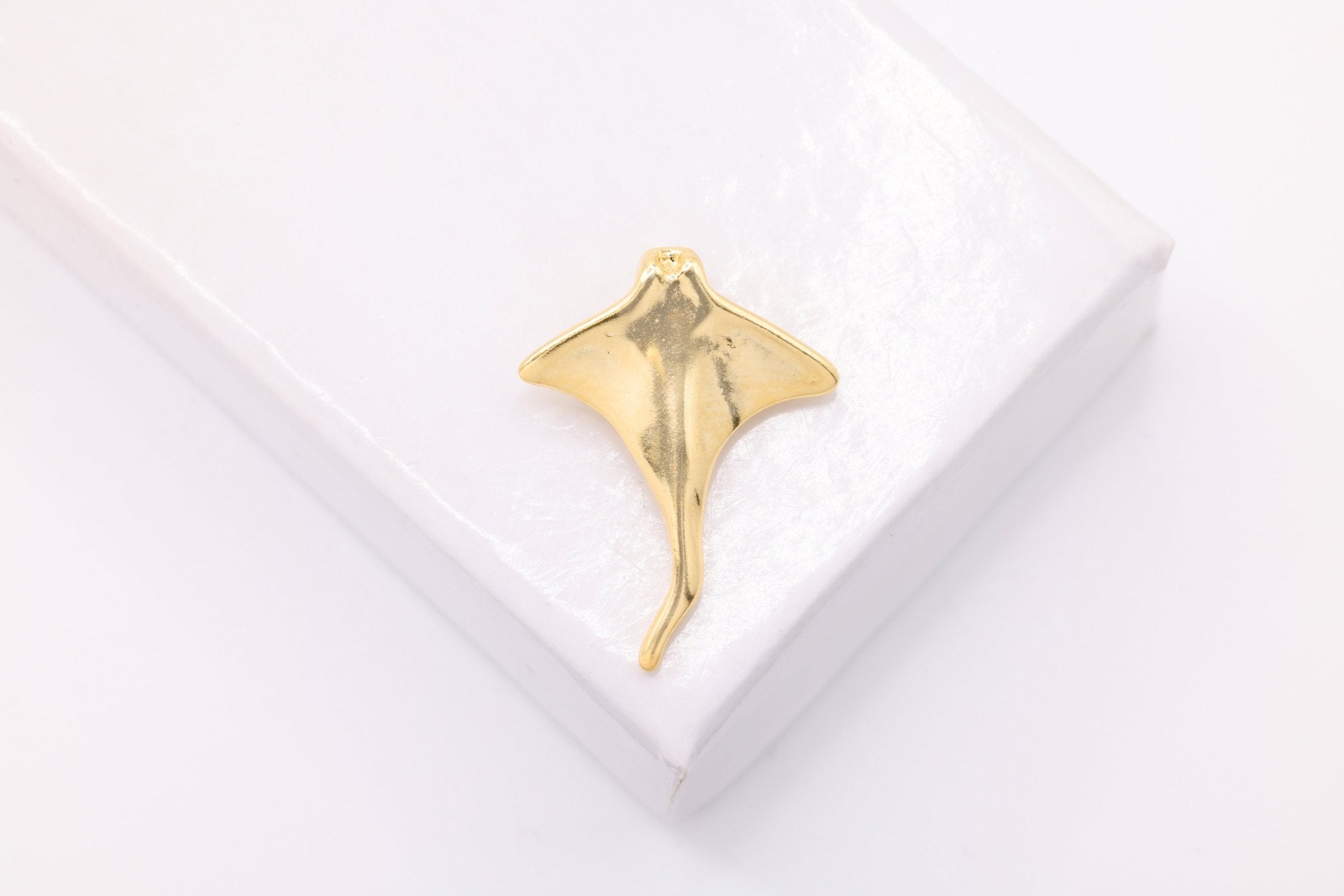 Stingray Charm, Wholesale, 18K Gold - Plated 925 Sterling Silver, 20mm x 15mm, Manta Ray Sea Creature Sea life - HarperCrown