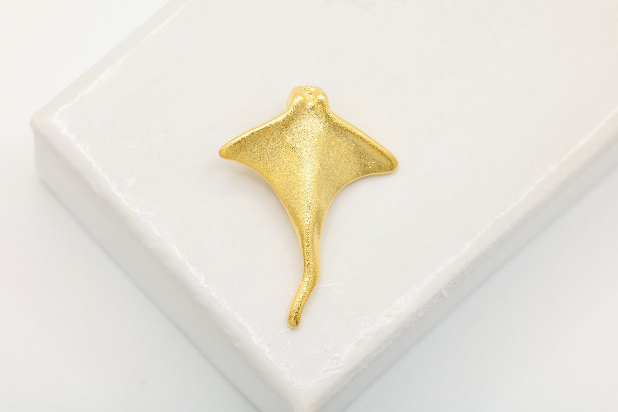 Stingray Charm, Wholesale, 18K Matte Yellow Gold - Plated 925 Sterling Silver, 20mm x 15mm, Manta Ray Sea Creature Sea life - HarperCrown