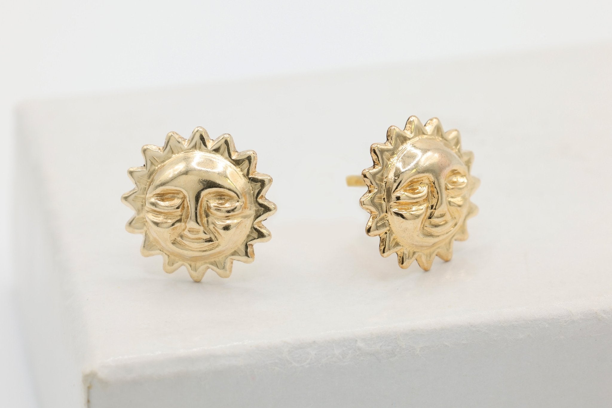Sun Face Stud Earring, 14/20 Gold - Filled, 9mm x 9mm, Wholesale, Jewelry Earrings - HarperCrown