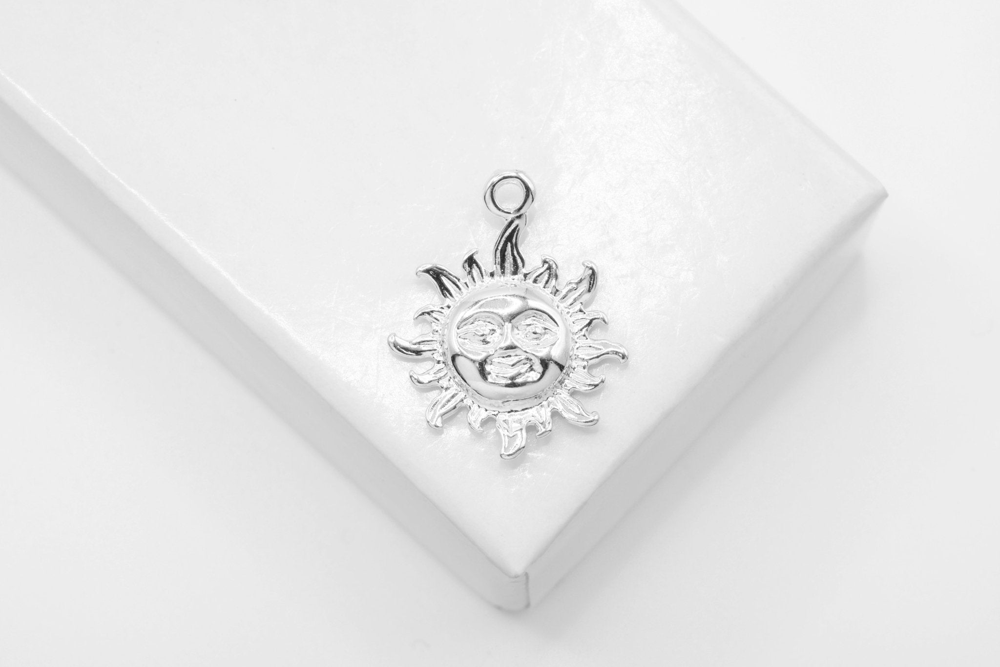 Sunshine Sun Face Smile Charm, Wholesale, 925 Sterling Silver, 18mm x 15mm, Sun with Face Sun Ray Starburst - HarperCrown