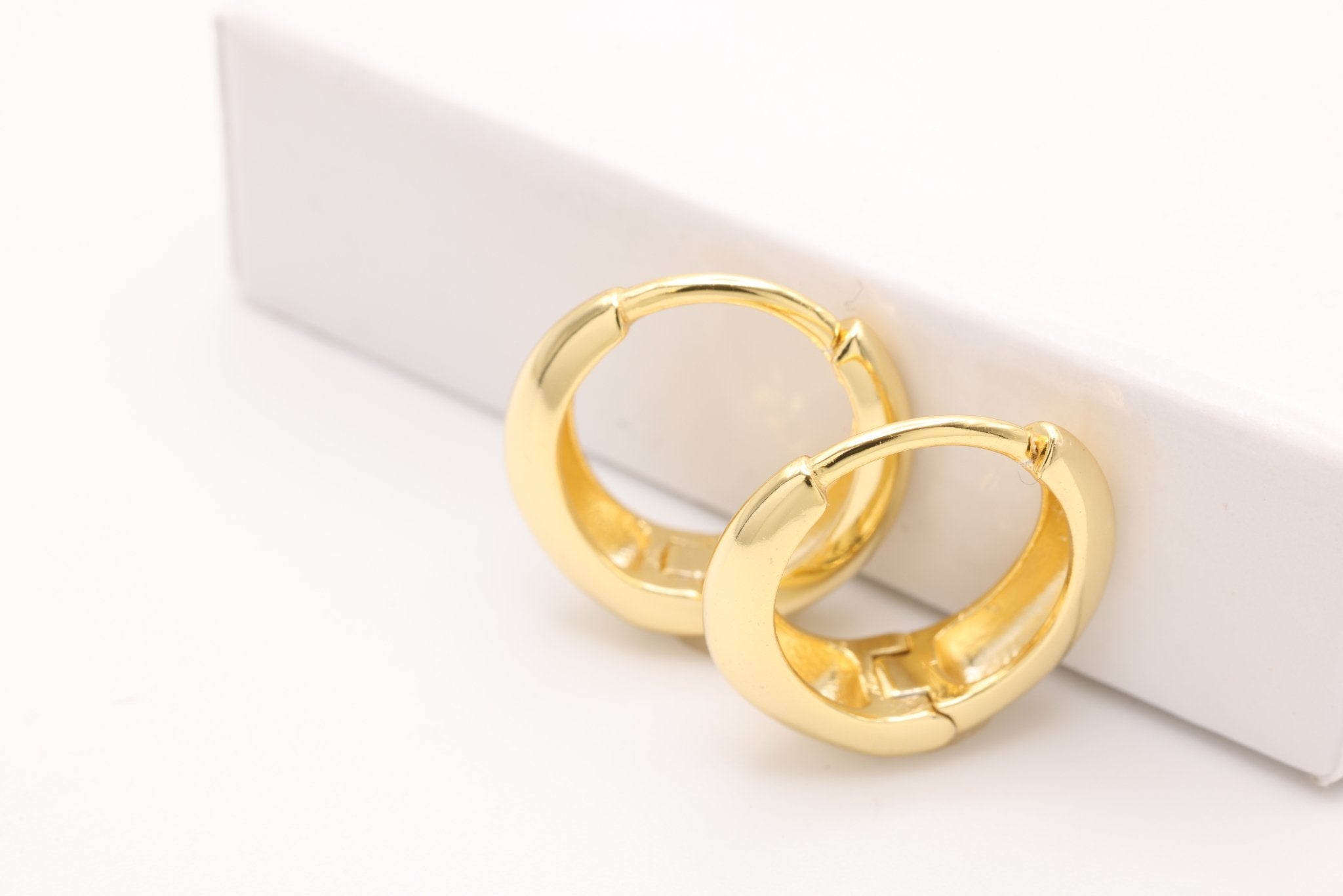 Tapered Hoop Lever Back Earrings, 1 pair Gold - Plated over Sterling Silver, 14mm, Minimalist Delicate, Wholesale Jewelry Earrings - HarperCrown